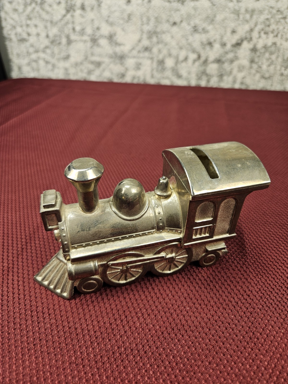 VINTAGE METAL TRAIN ENGINE BANK