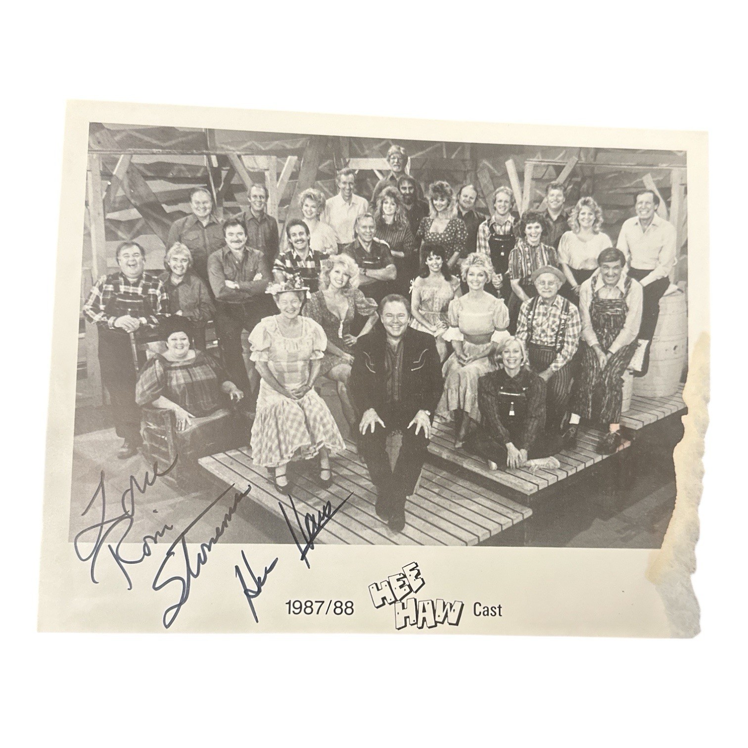 Roni Stoneman (d. 2024) Signed Autograph 8x10 Her-Haw Cast Promo Photo Roni Stoneman (d. 2024) Signed Autograph 8x10 Her-Haw Cast Promo Photo