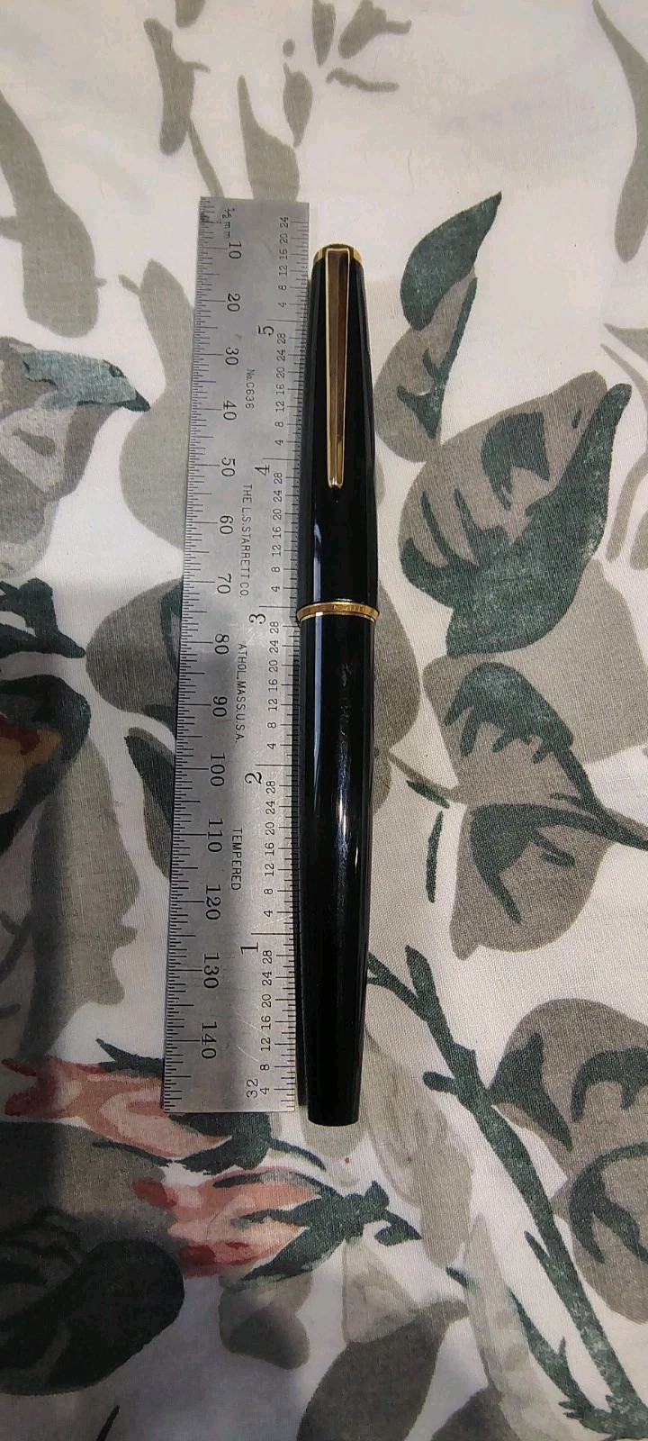 GENUINE MONTBLANC BLACK RESIN FOUNTAIN PEN FINE 14K GOLD NIB GERMANY GENUINE MONTBLANC BLACK RESIN FOUNTAIN PEN FINE 14K GOLD NIB GERMANY