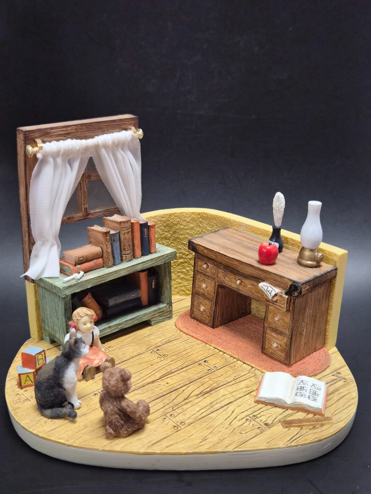 Goebel Hummel Scape “ Littlest Teacher ” #1141-D – 2007 Display Base With Box