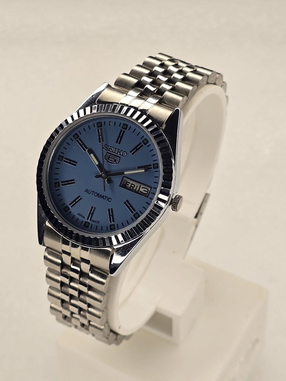 Vintage Seiko 5 Automatic Men\'s Wrist Watch, Day,Date Stainless steel band