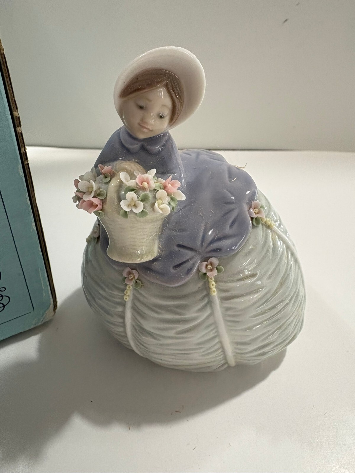 Lladro Petite Maiden Porcelain Figurine #5383 RETIRED