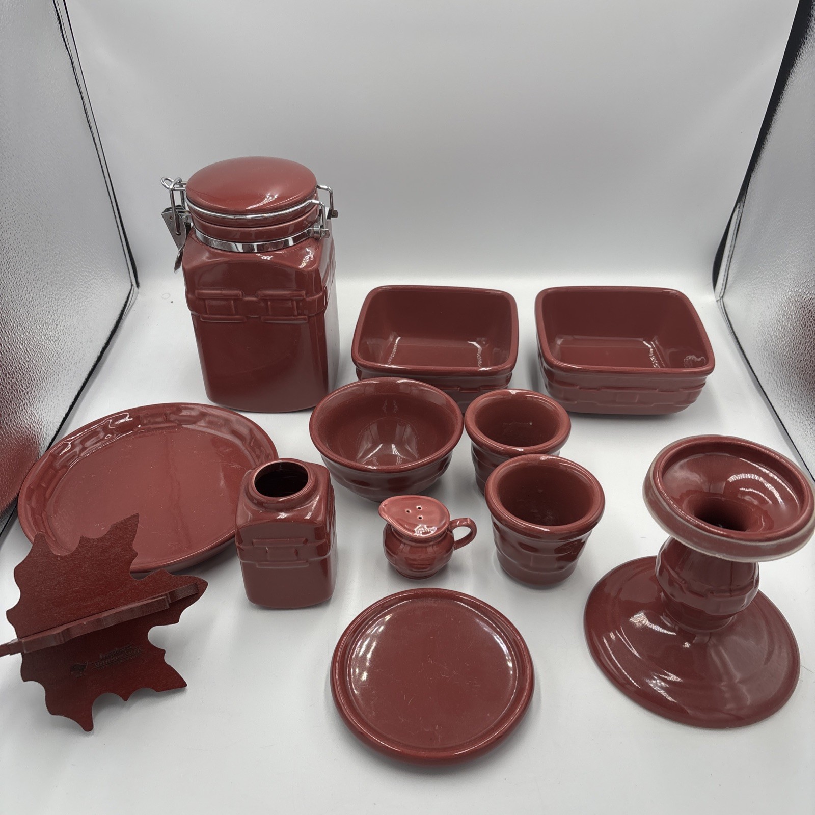 Dinnerware LOT: Longaberger Dinnerware LOT: Longaberger
