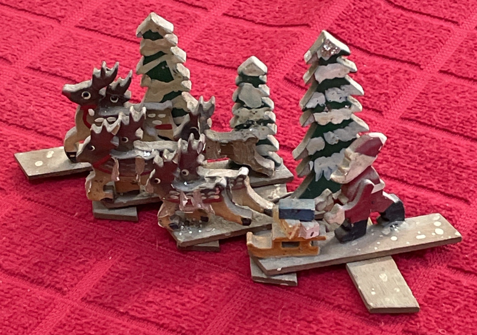 VINTAGE EXPANDABLE CHRISTMAS SANTA & REINDEER WOODEN DISPLAY/JAPAN