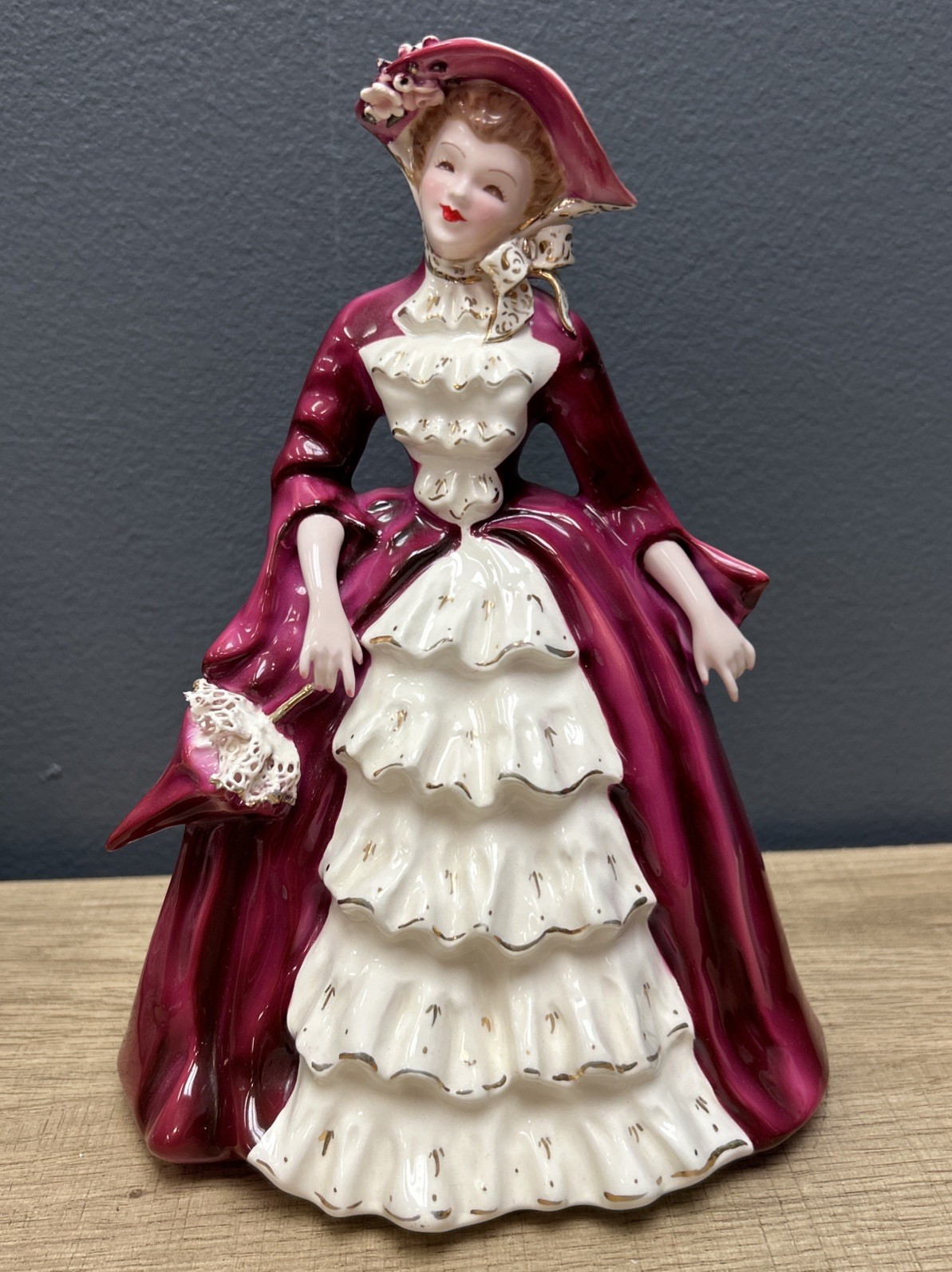 Vintage EleganrtFlorence Ceramics Pasadena “Charmaine” Woman Figurine Umbrella Vintage EleganrtFlorence Ceramics Pasadena “Charmaine” Woman Figurine Umbrella