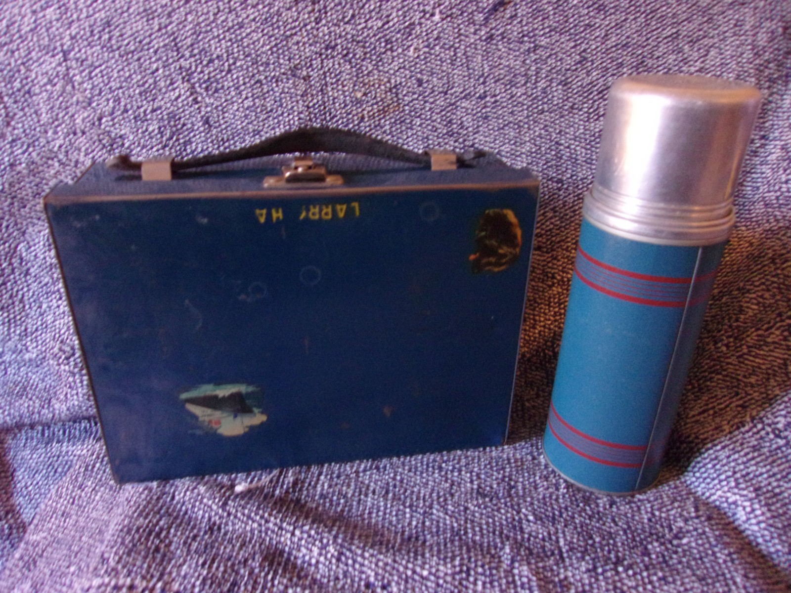 Old Vintage Blue Tin Metal Lunchbox with Blue Keapsit B2133 Thermos Made in USA Old Vintage Blue Tin Metal Lunchbox with Blue Keapsit B2133 Thermos Made in USA