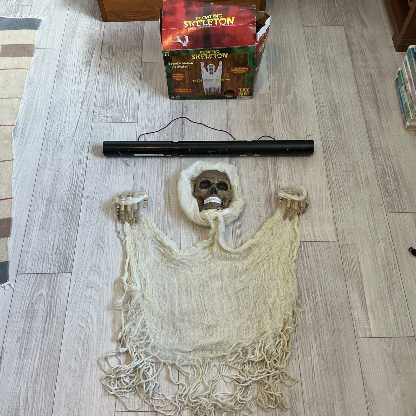 Gemmy 2005 Floating Ghost Skeleton Prop Rare HTF READ NO MOVEMENT SOME LIGHT