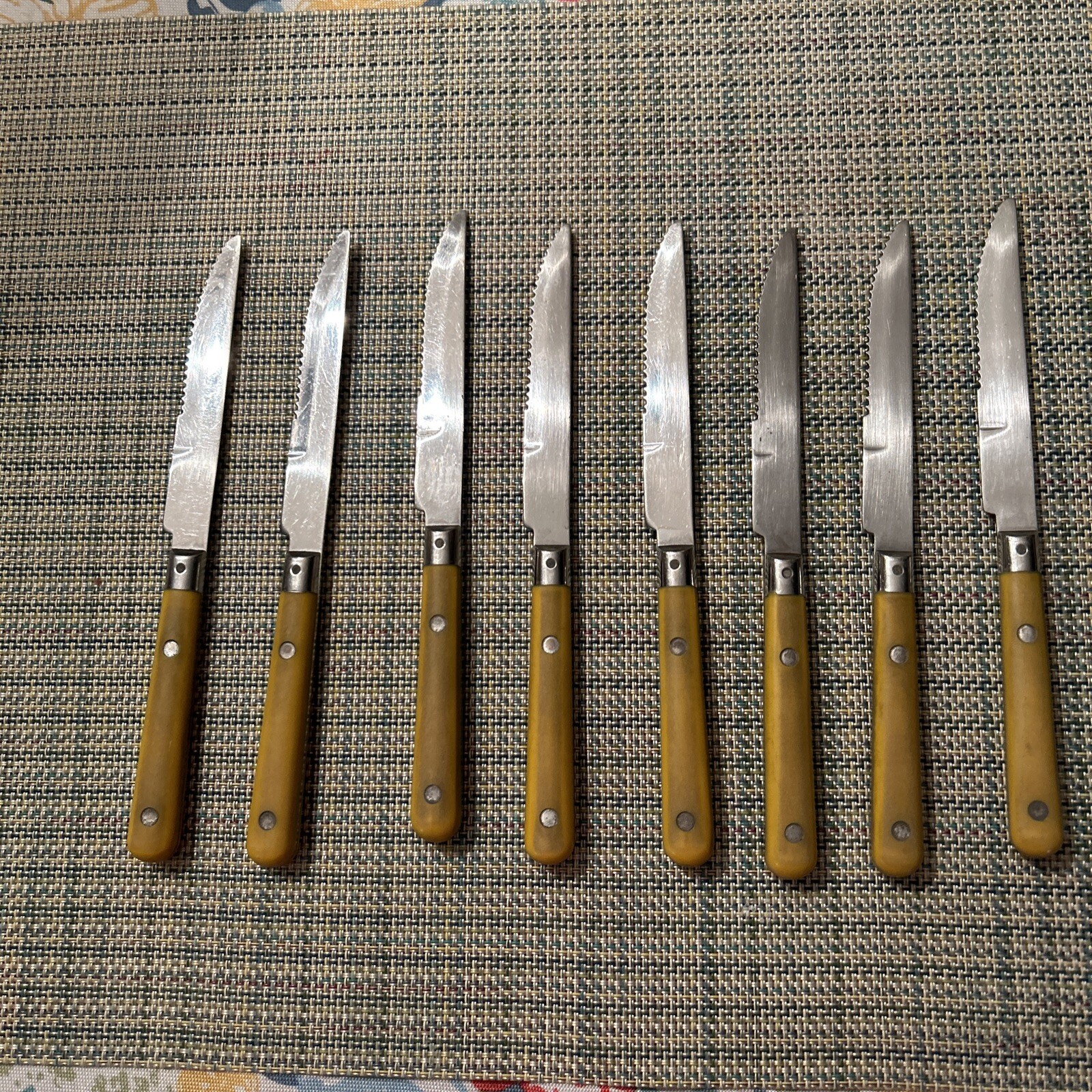Bakelite Set Iot of 8 vintage steak knives Mardi Gras