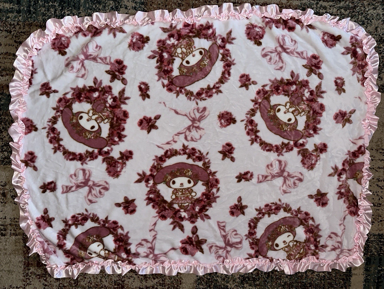 EXT RARE LIZ LISA x Sanrio My Melody Floral Ruffled Throw Blanket NWOT EXT RARE LIZ LISA x Sanrio My Melody Floral Ruffled Throw Blanket NWOT
