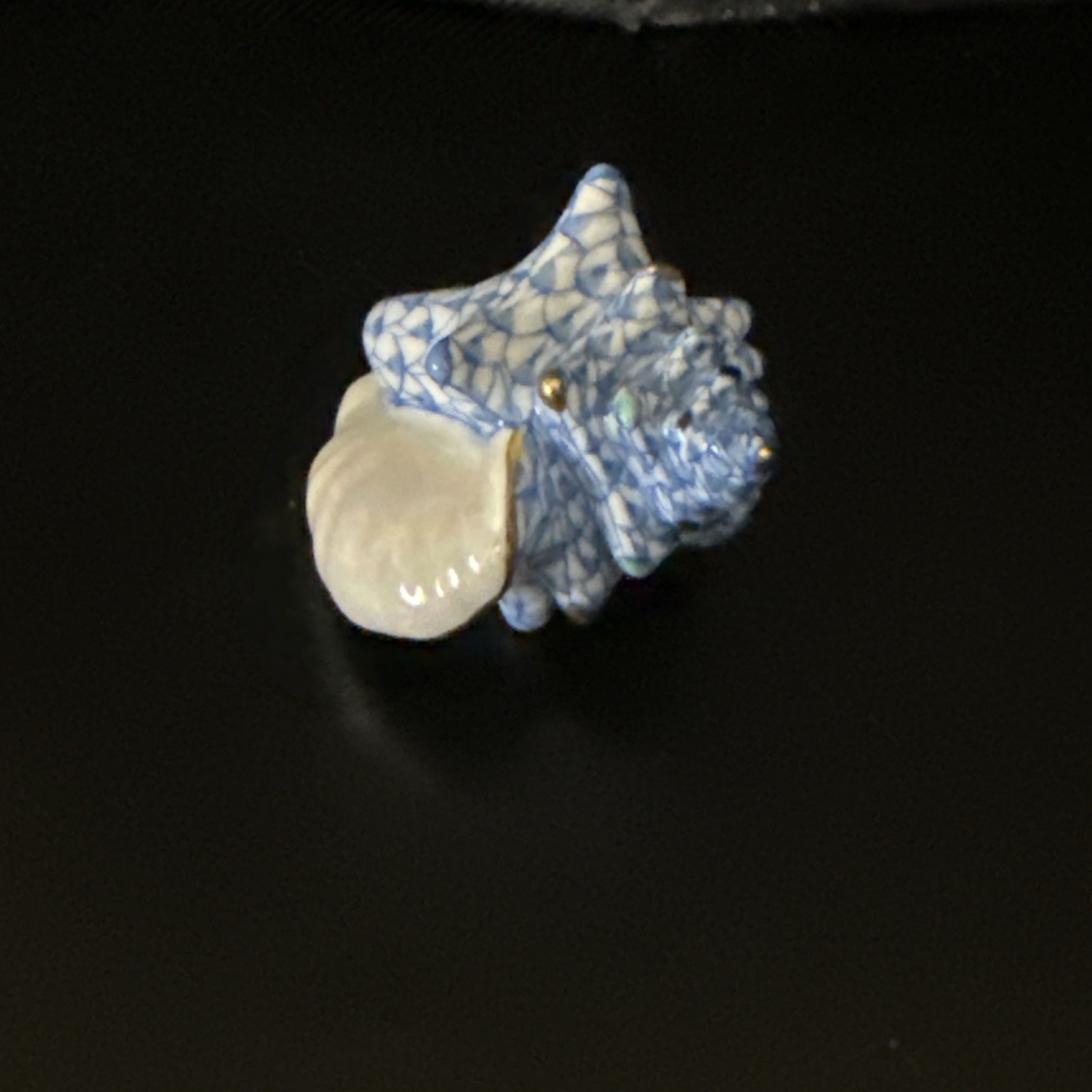 HEREND SMALL CONCH SHELL BLUE  FISHNET VHB 15923 KF