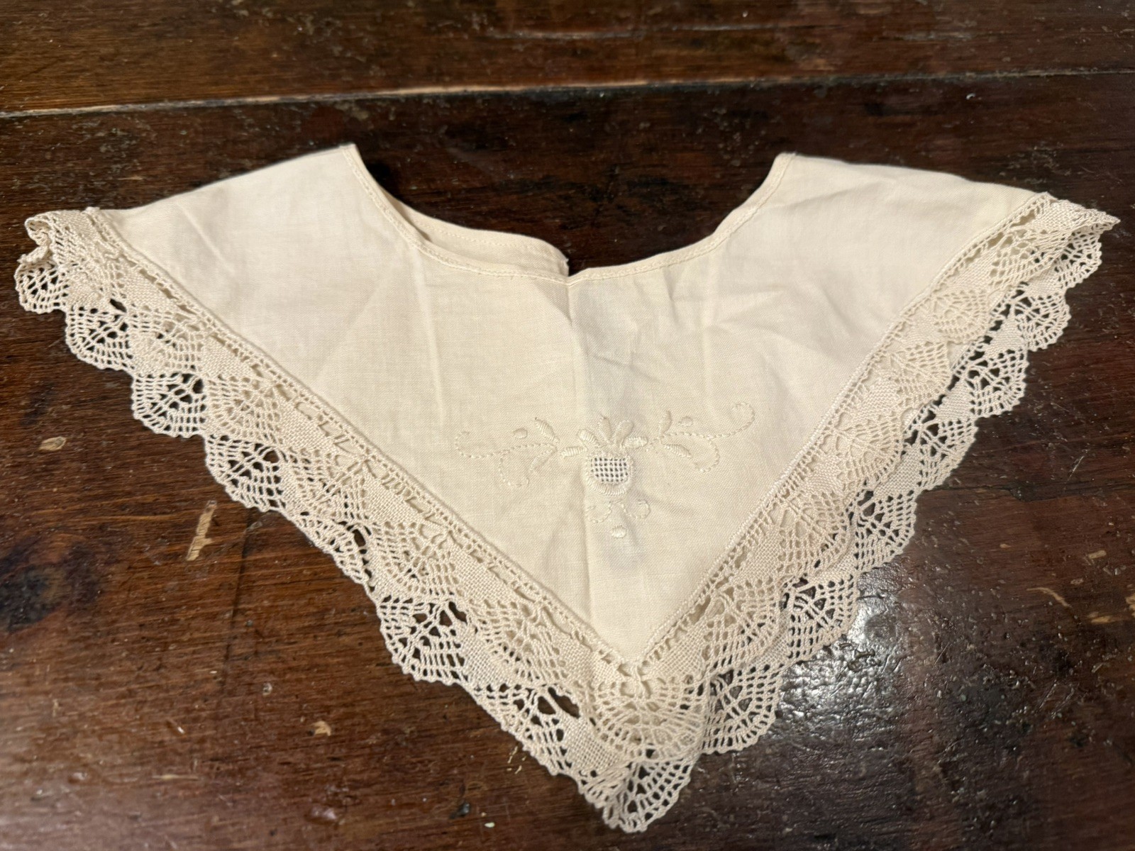 Vintage  Collectible embroidered collar by Annie 100% Cotton Ecru Color