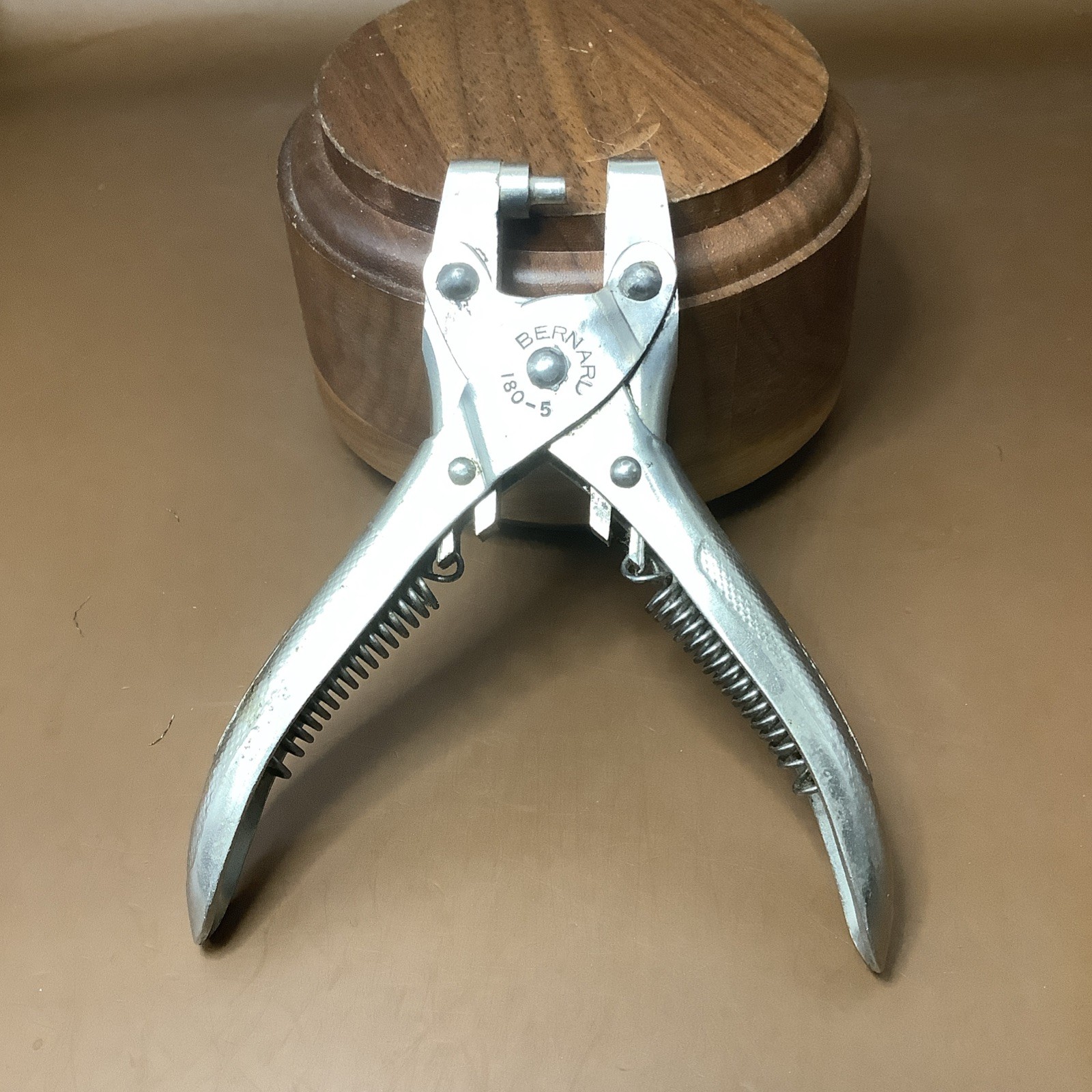 Vtg. WM. Schollhorn Co. BERNARD No.180 5
