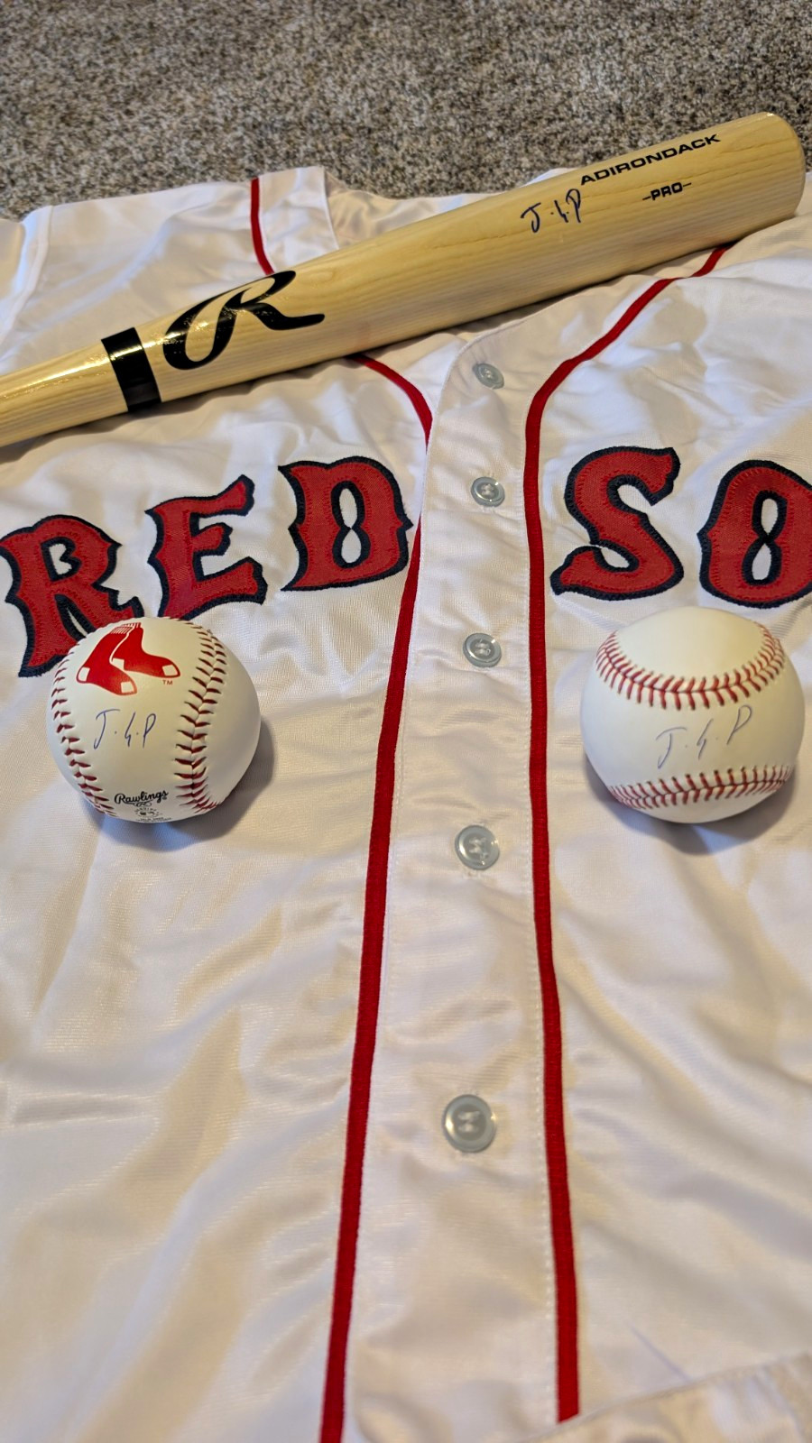Signed Justin Gonzales Boston Red Sox Bundle Deal. 1 Bat,1 Jersey, 2 Balls.COA Signed Justin Gonzales Boston Red Sox Bundle Deal. 1 Bat,1 Jersey, 2 Balls.COA