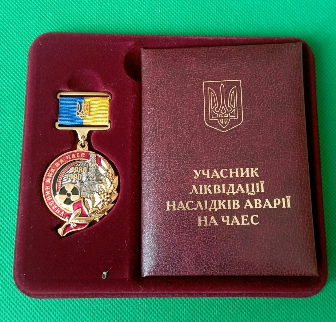 UKRAINIAN CHERNOBYL MEDAL UKRAINIAN CHERNOBYL MEDAL
