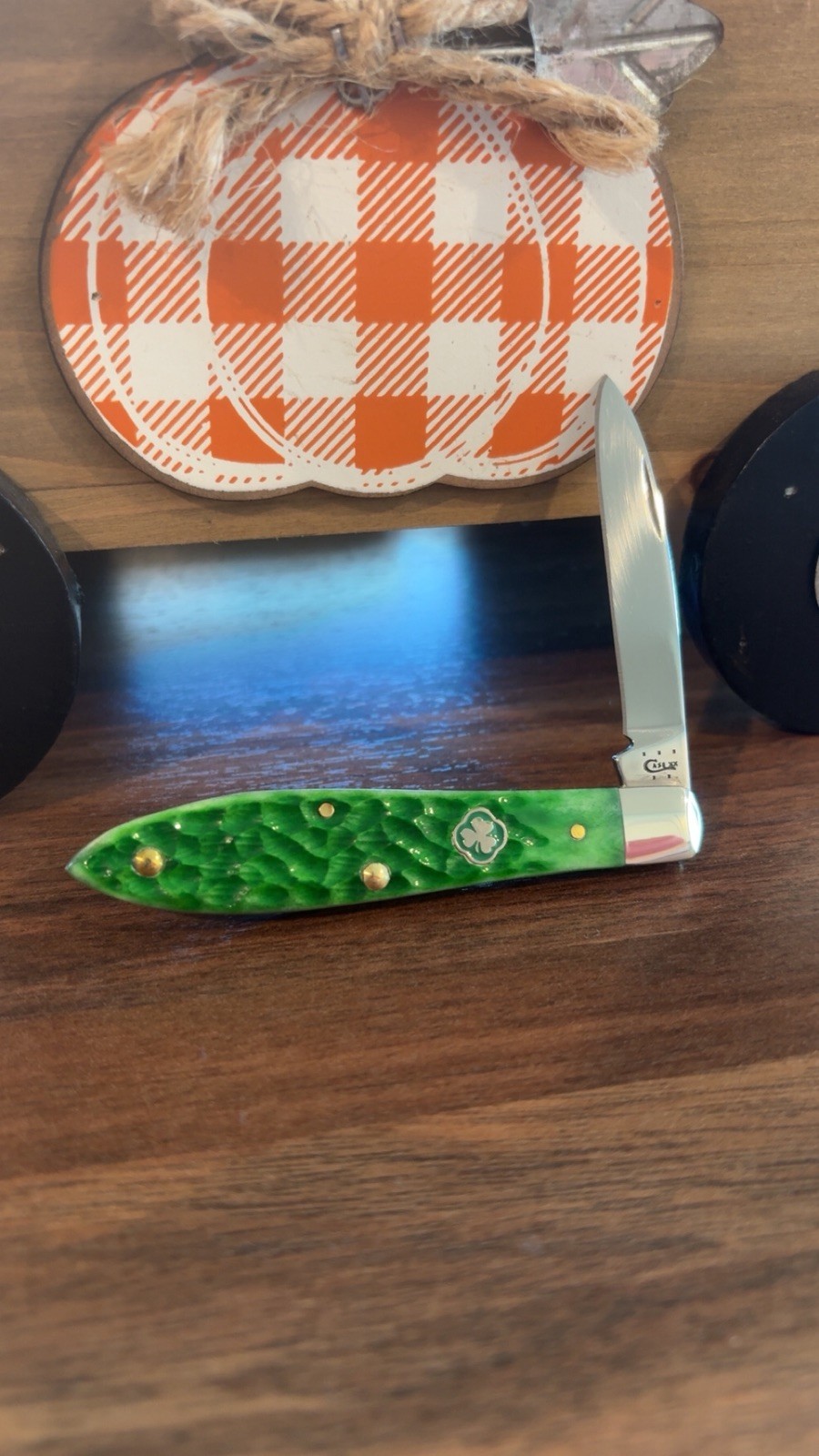 Case XX 2015 Bright Green Bone Shamrock Teardrop Knife Shepherd Hills Exclusive Case XX 2015 Bright Green Bone Shamrock Teardrop Knife Shepherd Hills Exclusive