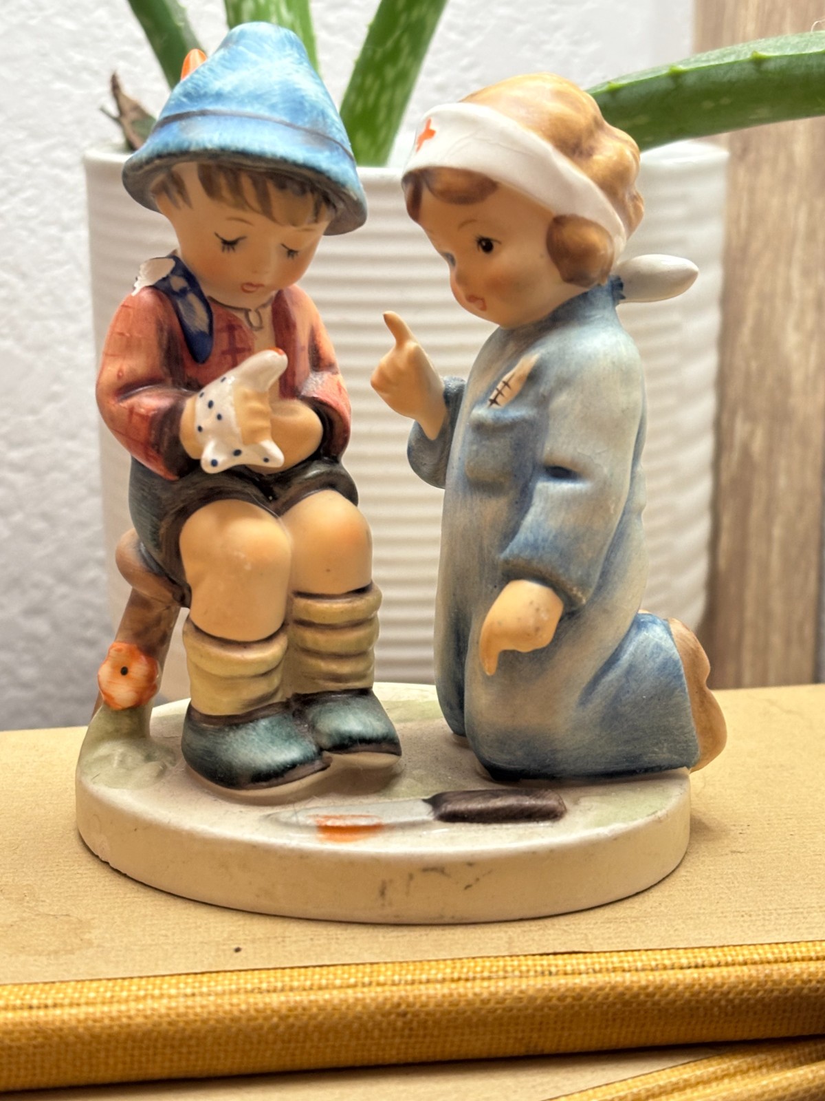 Vintage 1972 Goebel Hummel #376 Little Nurse 4.25\