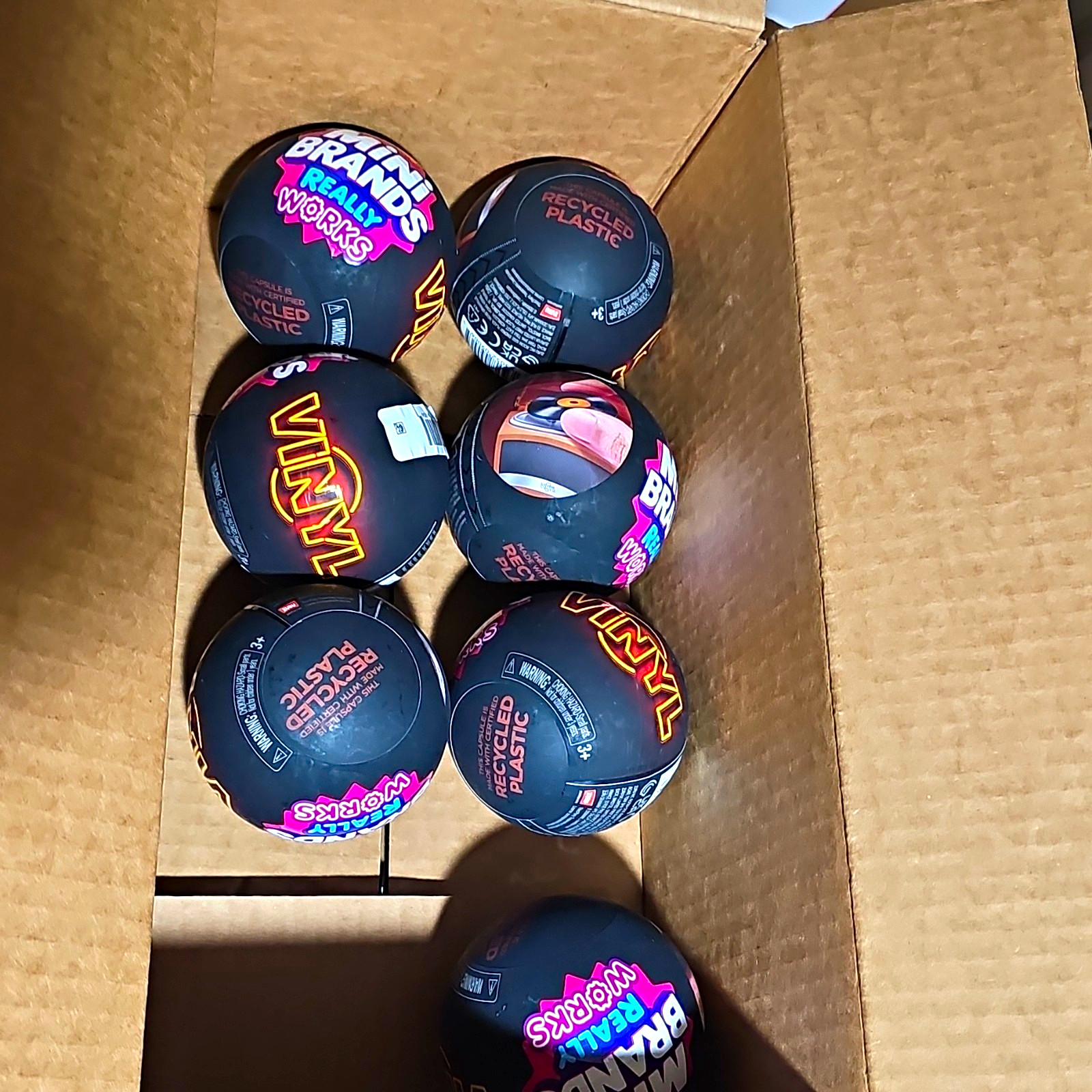 7 ZURU Mini Brands Real Mini World Vinyl Blind Pack Ball, Series, Age 3+ 7 ZURU Mini Brands Real Mini World Vinyl Blind Pack Ball, Series, Age 3+