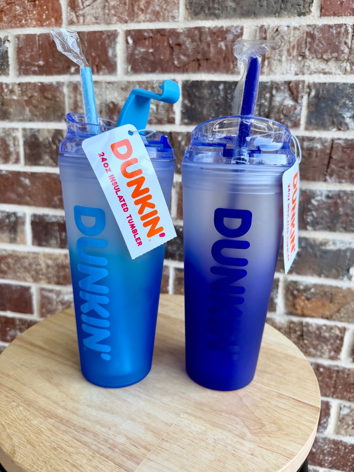 Dunkin Ombre Insulated 24oz Tumbler Set NWT Dunkin Ombre Insulated 24oz Tumbler Set NWT