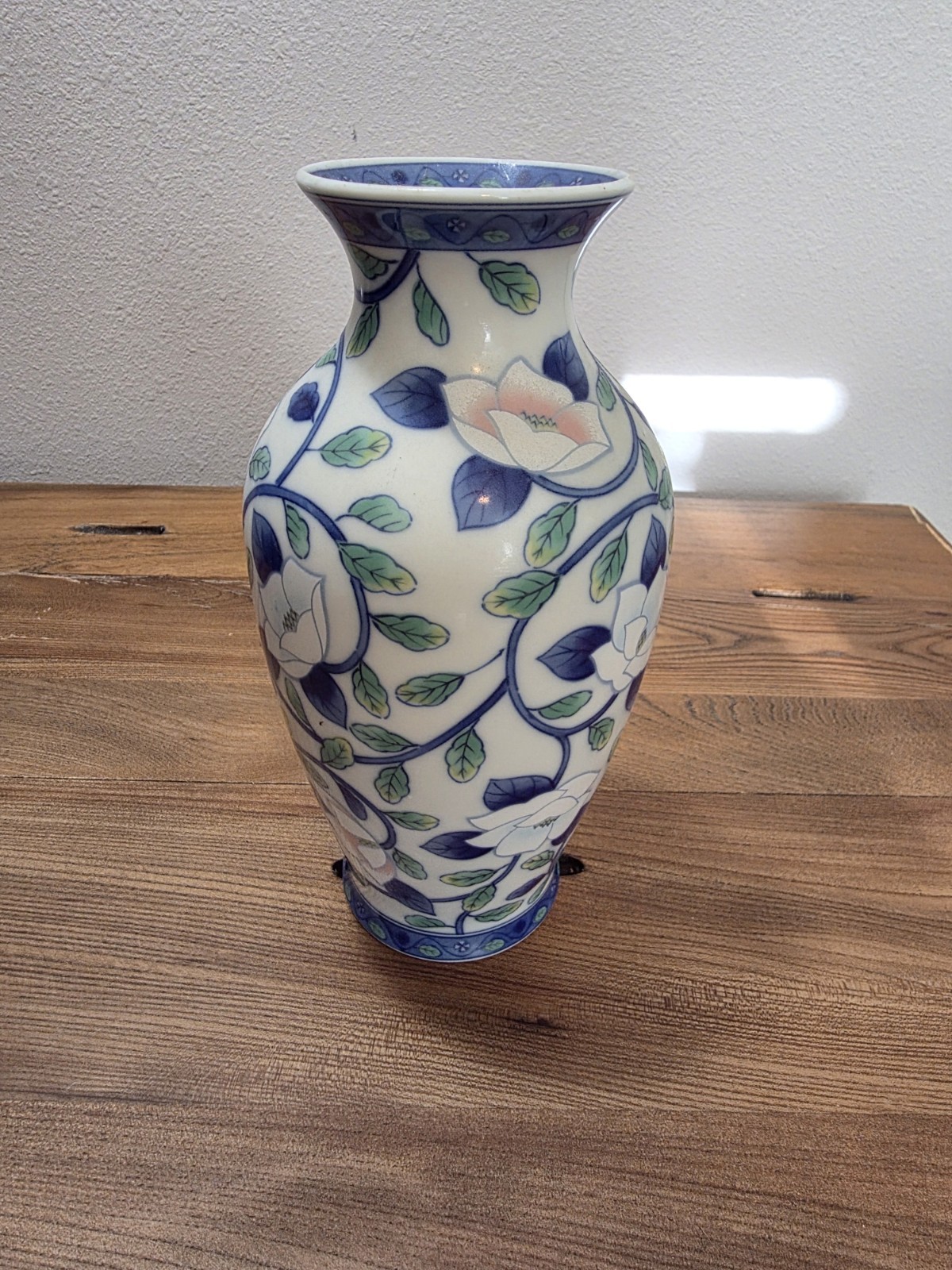 Vintage Maebata Japan Gokusai Porcelain Lotus Floral Vase, 8.5\ Vintage Maebata Japan Gokusai Porcelain Lotus Floral Vase, 8.5\