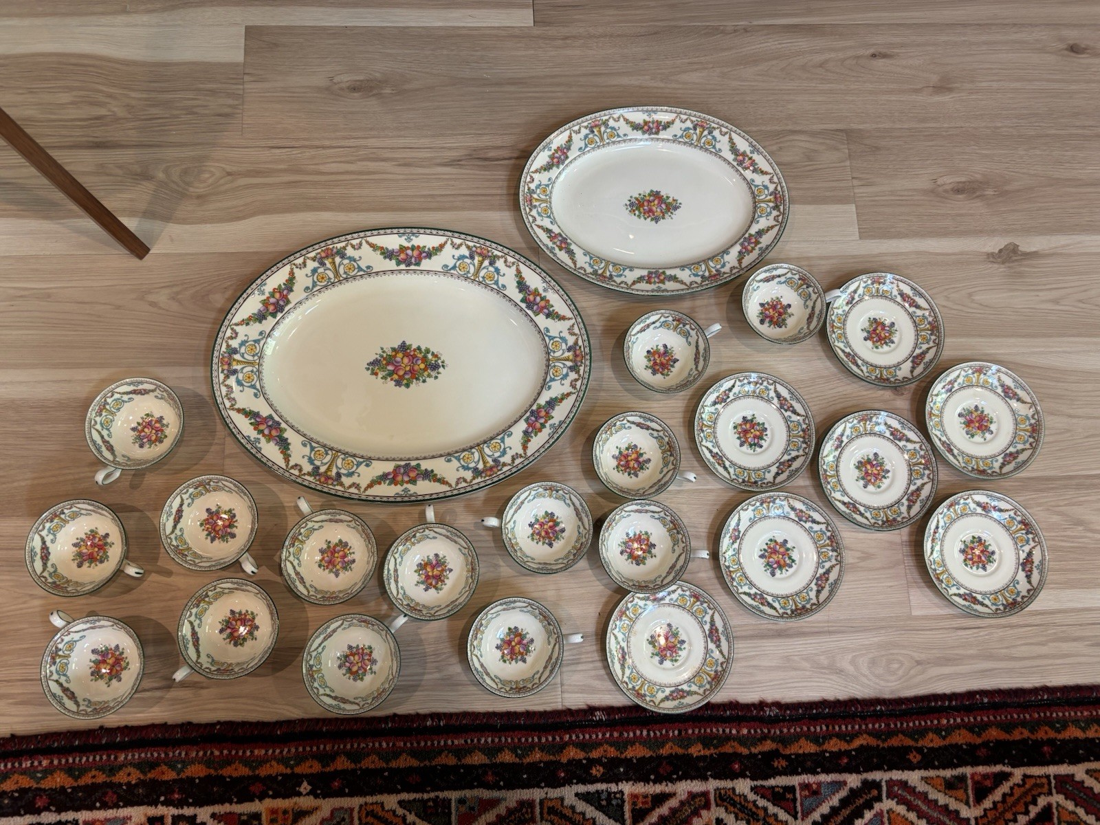 Wedgwood “Ventnor” china Fruit pattern 1920s (W996), made in England Set Wedgwood “Ventnor” china Fruit pattern 1920s (W996), made in England Set