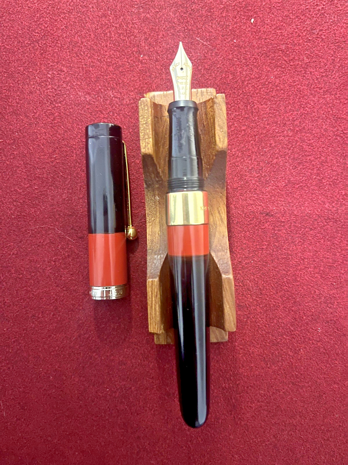Ohashido Akebono Urushi Ebonite pen, 14k Soft Medium nib, 18k barrel band Ohashido Akebono Urushi Ebonite pen, 14k Soft Medium nib, 18k barrel band