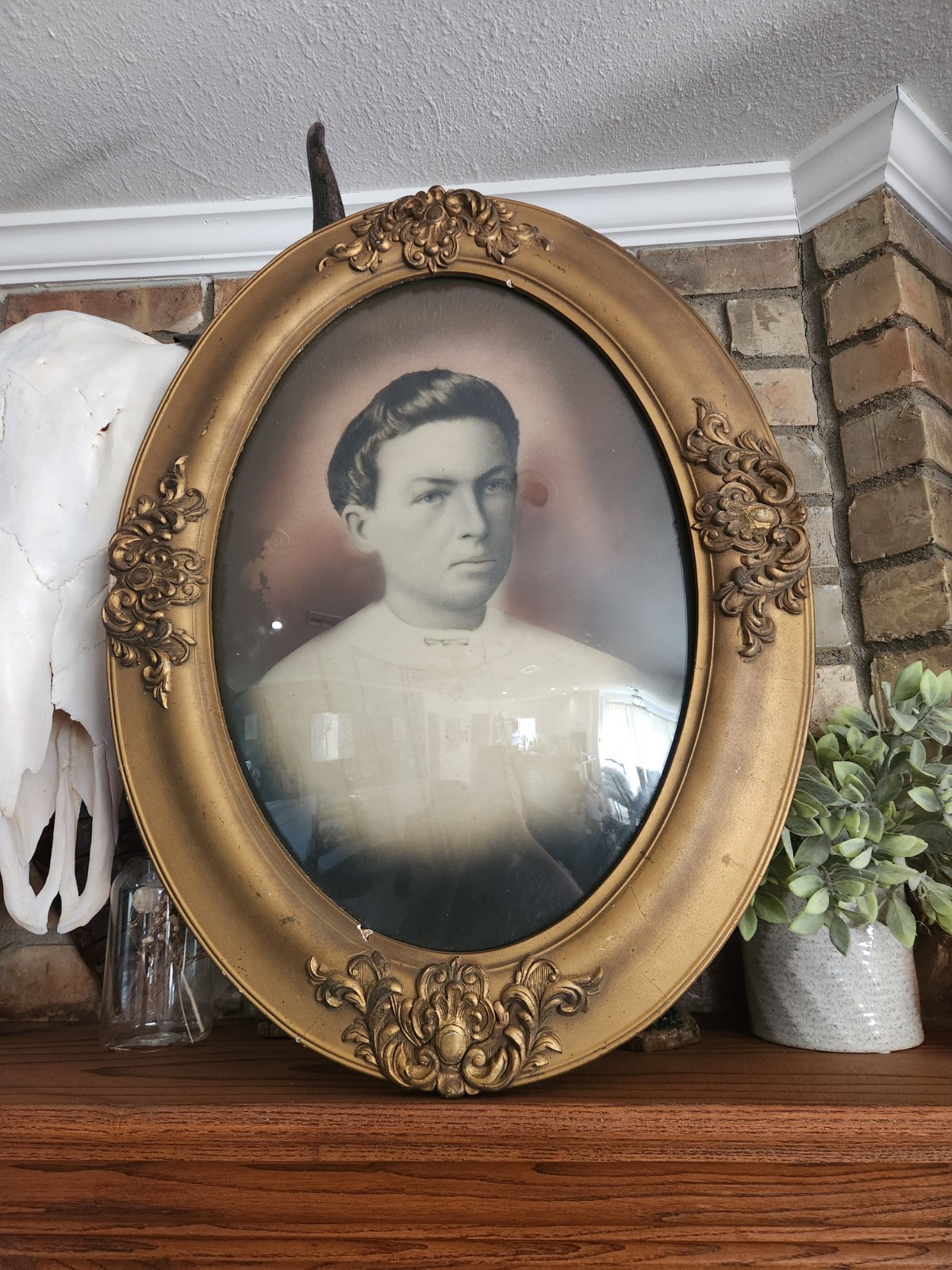 Antique Oval Picture Frame Convex Bubble Glass Ornate 25” By 18” Female Picture