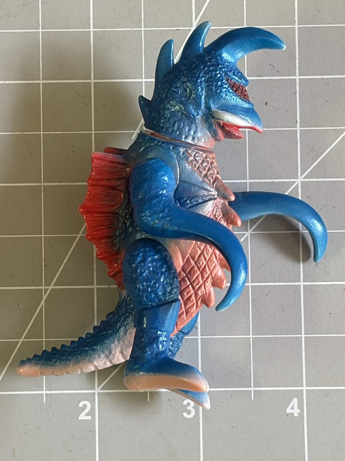 Iwakura 3.5 Mini Bullmark Vinyl Figure Sofubi Godzilla Gigan