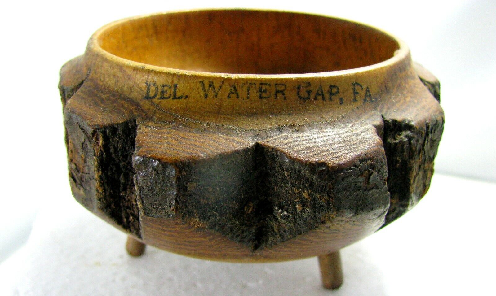 Nice Folk Art Vintage Carved Souvenir Bowl Delaware Water Gap, PA