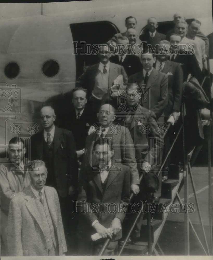 1945 Press Photo US editors, publishers leave to tour German concentration camps