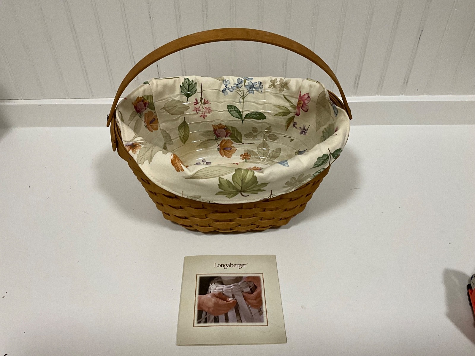 Longaberger 2007 Woven Wood Oval Basket with Handle, fabric liner, protector car Longaberger 2007 Woven Wood Oval Basket with Handle, fabric liner, protector car