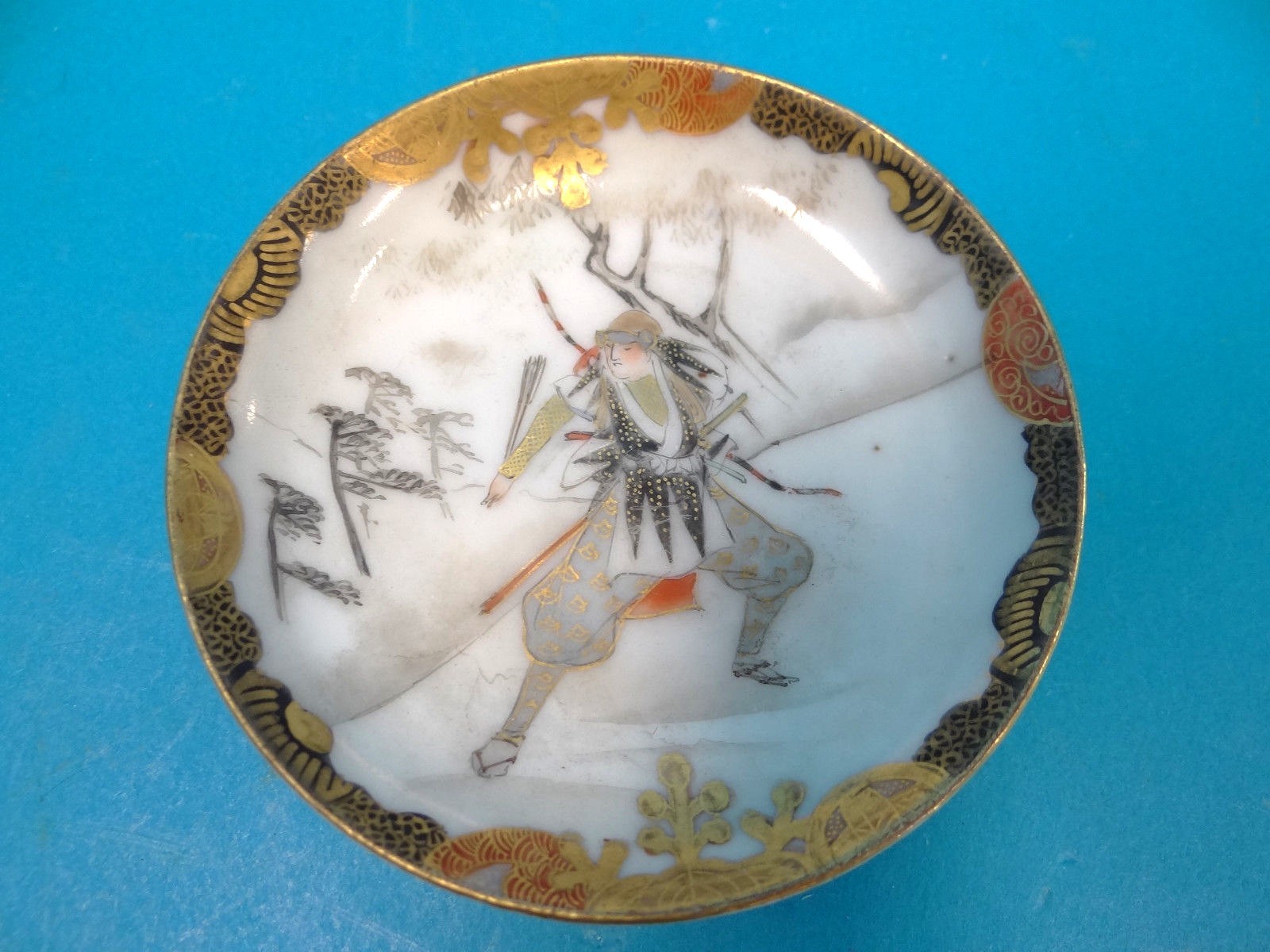 Signed TS Kaga Kuni Kutani Samurai Japanese Painted Warrior Porcelain Dish Plate Signed TS Kaga Kuni Kutani Samurai Japanese Painted Warrior Porcelain Dish Plate