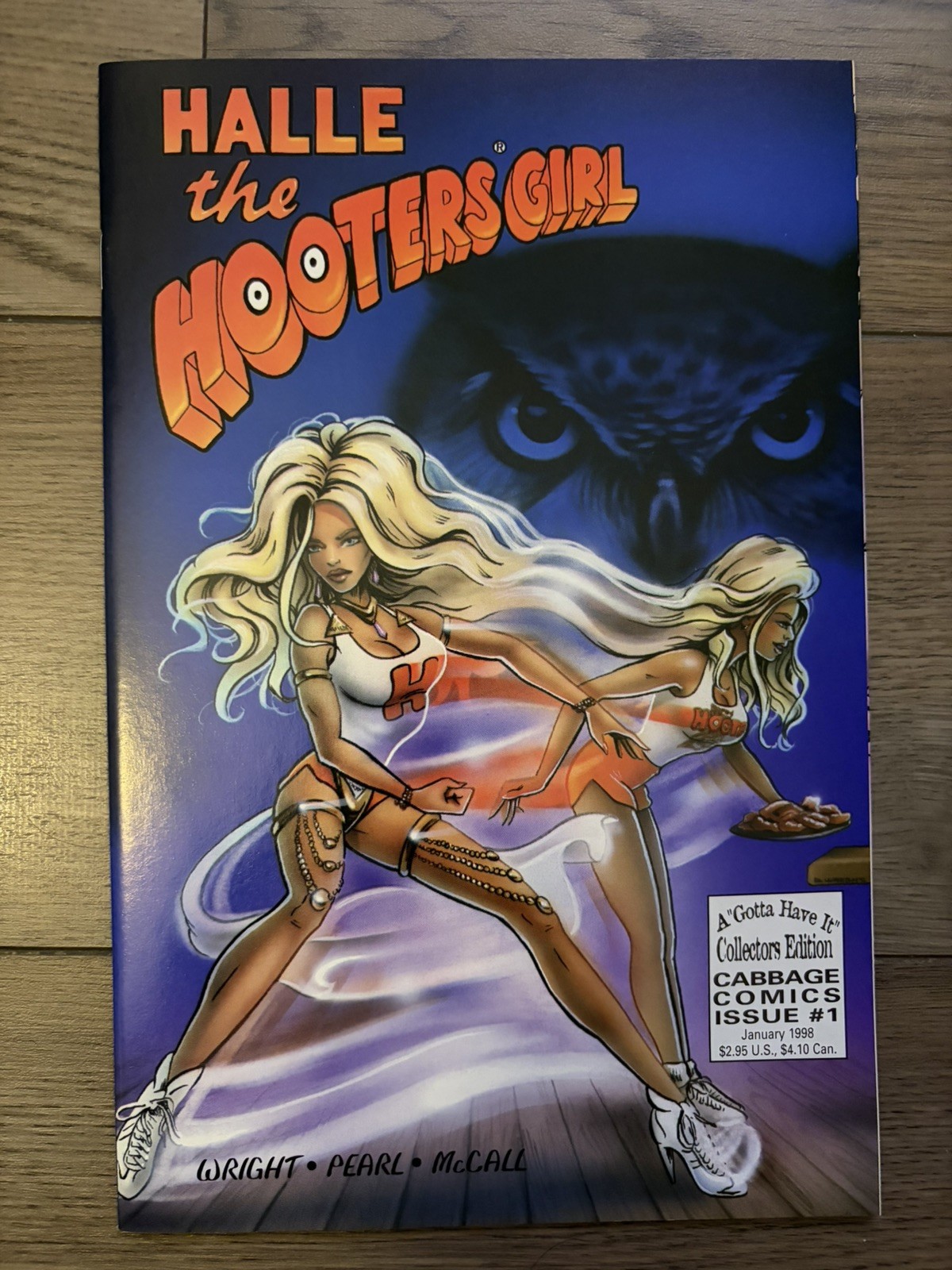 Halle the Hooters Girl #1 NM Recalled 1998 Halle the Hooters Girl #1 NM Recalled 1998