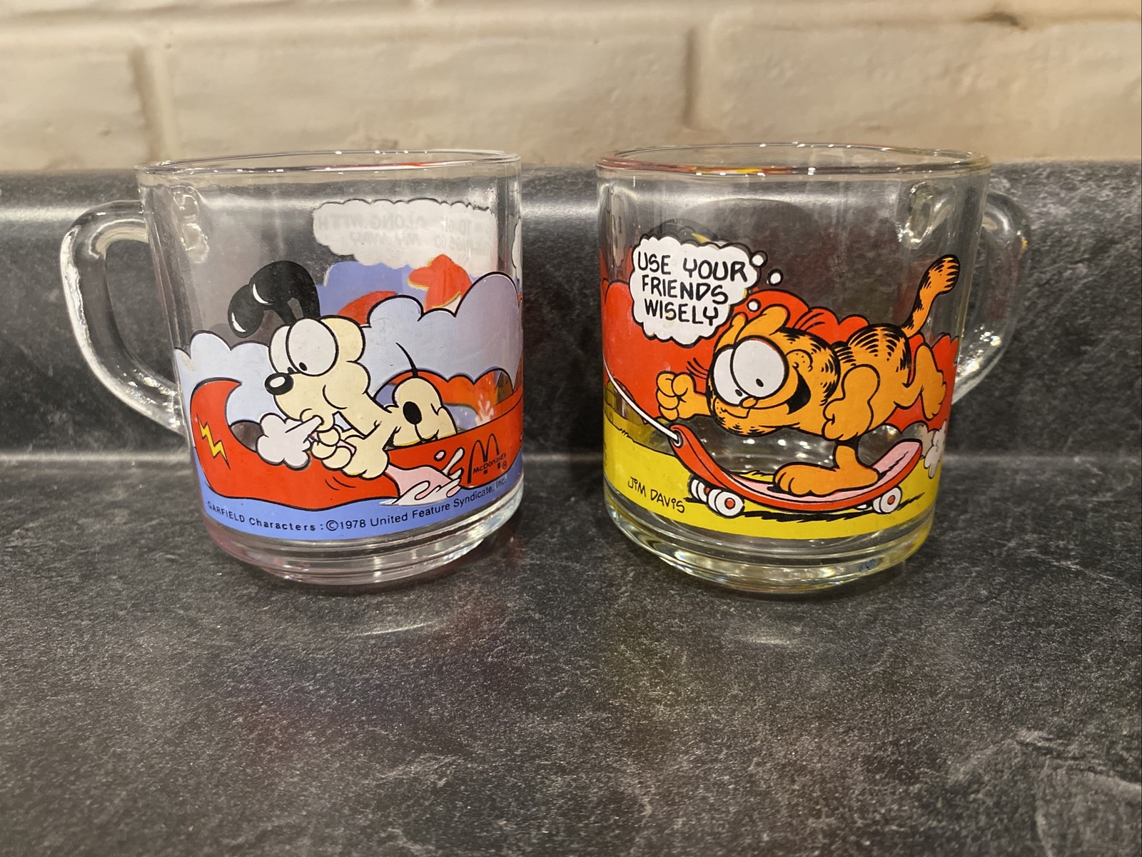 Pair Of Vintage 1978 Garfield & Odie McDonalds Jim Davis Glass Coffee Mugs