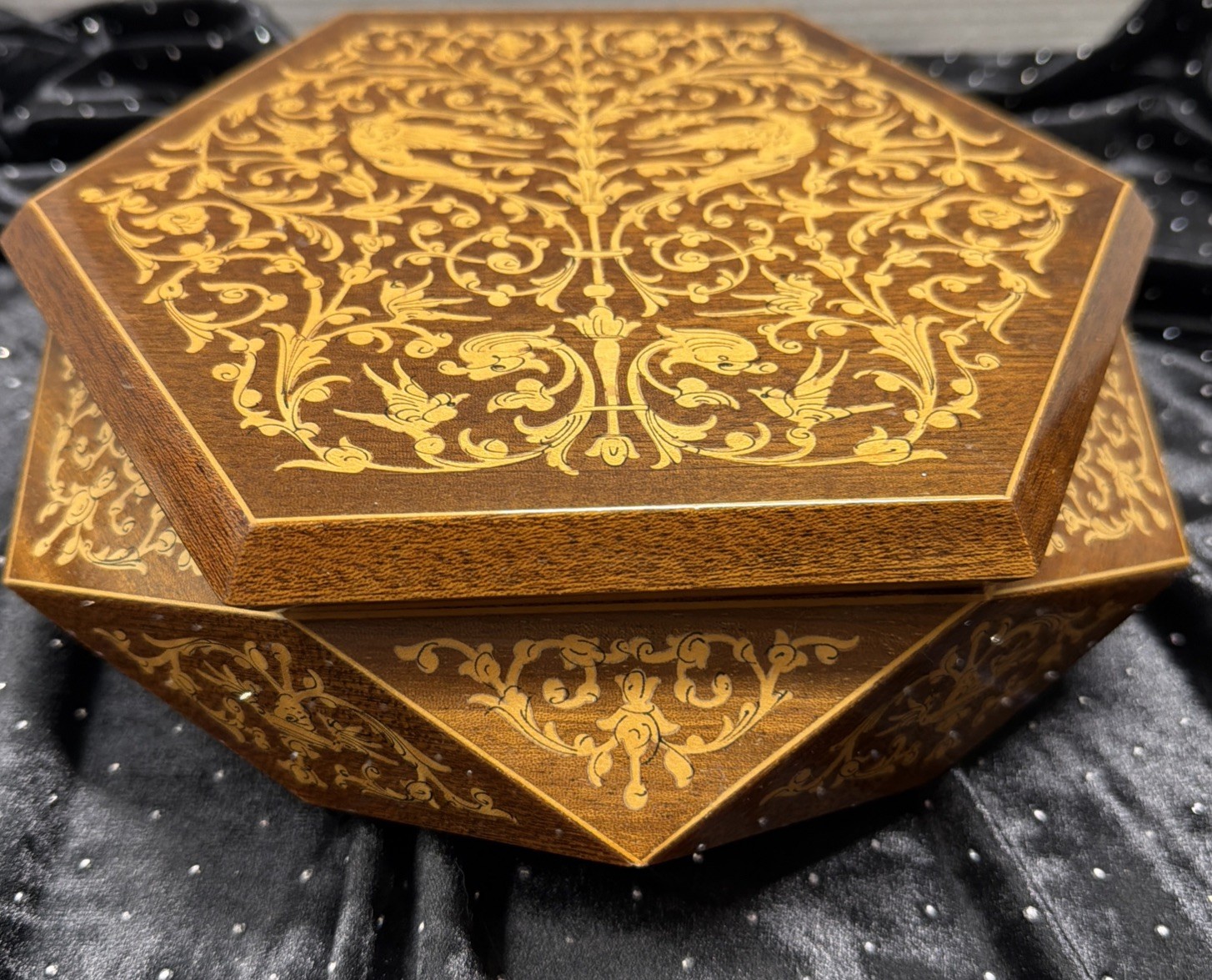 Vintage Rare Italian Inlaid Wood Music Box Hexagon Jewelry Box SEE PHOTOS Vintage Rare Italian Inlaid Wood Music Box Hexagon Jewelry Box SEE PHOTOS
