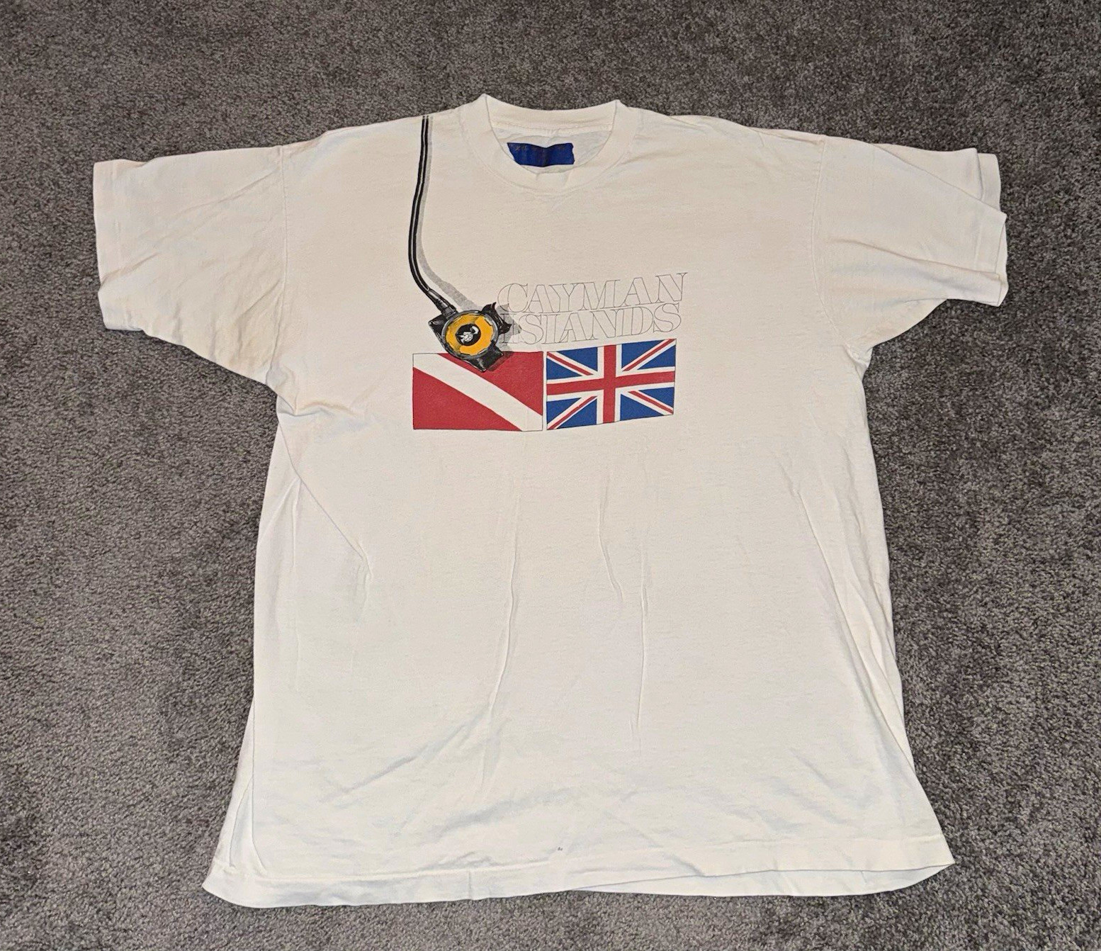 Heineken White Graphic T-Shirt Cayman Islands Flag Print vintage 1990s 