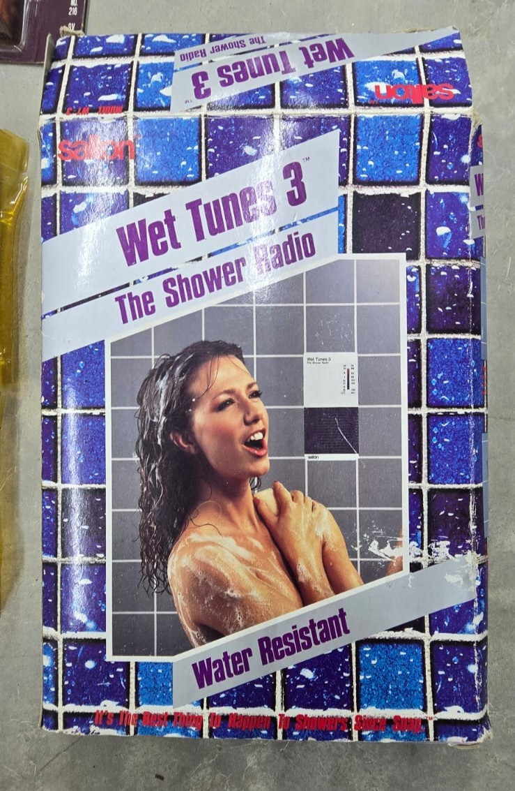 Vintage 1985 Salton Wet Tunes 3 Shower Radio AM/FM Boxed + Sealed Eveready 9V Vintage 1985 Salton Wet Tunes 3 Shower Radio AM/FM Boxed + Sealed Eveready 9V