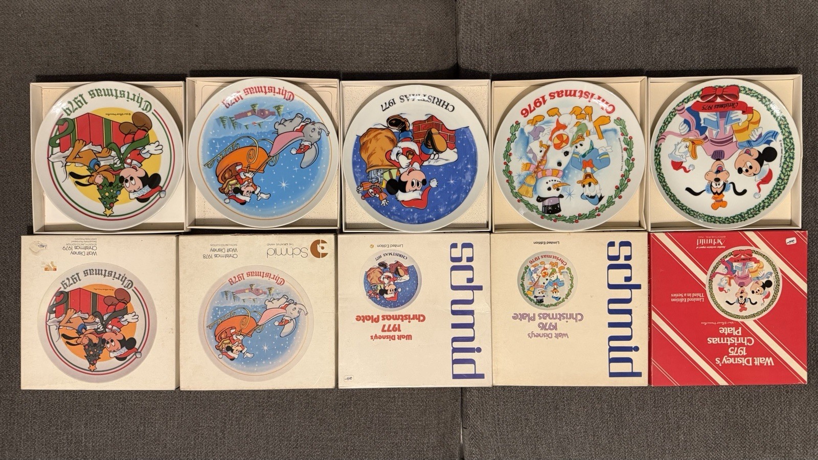 1975-1979 Disney Christmas Plates Set of 5 with Original Box Vintage 1975-1979 Disney Christmas Plates Set of 5 with Original Box Vintage