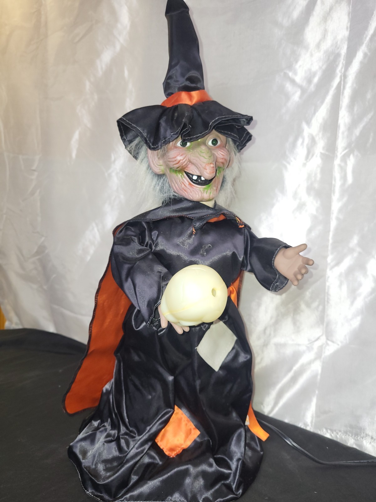 Vintage Animated Halloween Witch with Glowing Skull -  Motion
