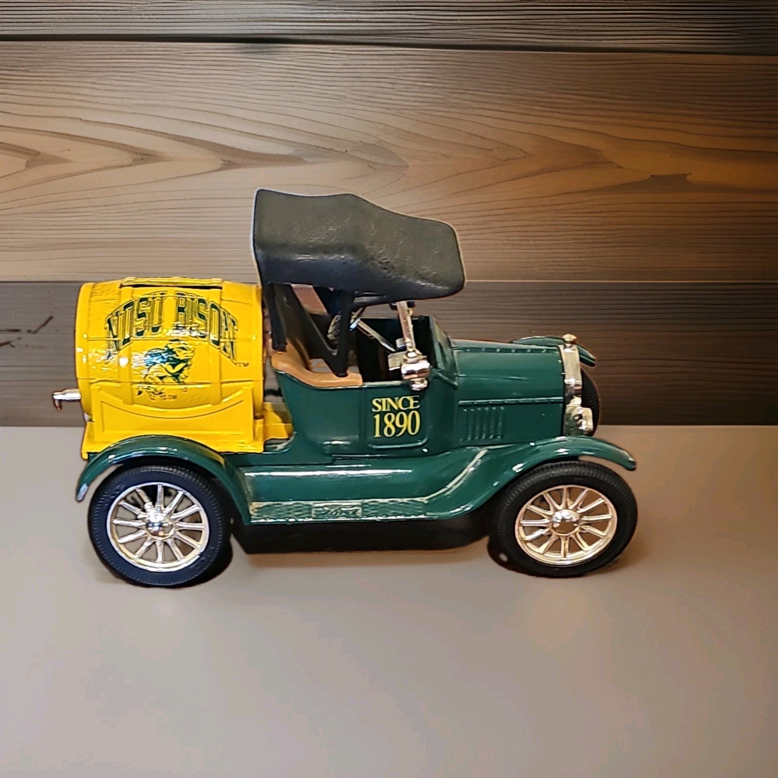 Ertl 1/25 Scale Diecast 1918 Ford 1918 Barrel Bank NDSU Bison Collegiate #9416 Ertl 1/25 Scale Diecast 1918 Ford 1918 Barrel Bank NDSU Bison Collegiate #9416