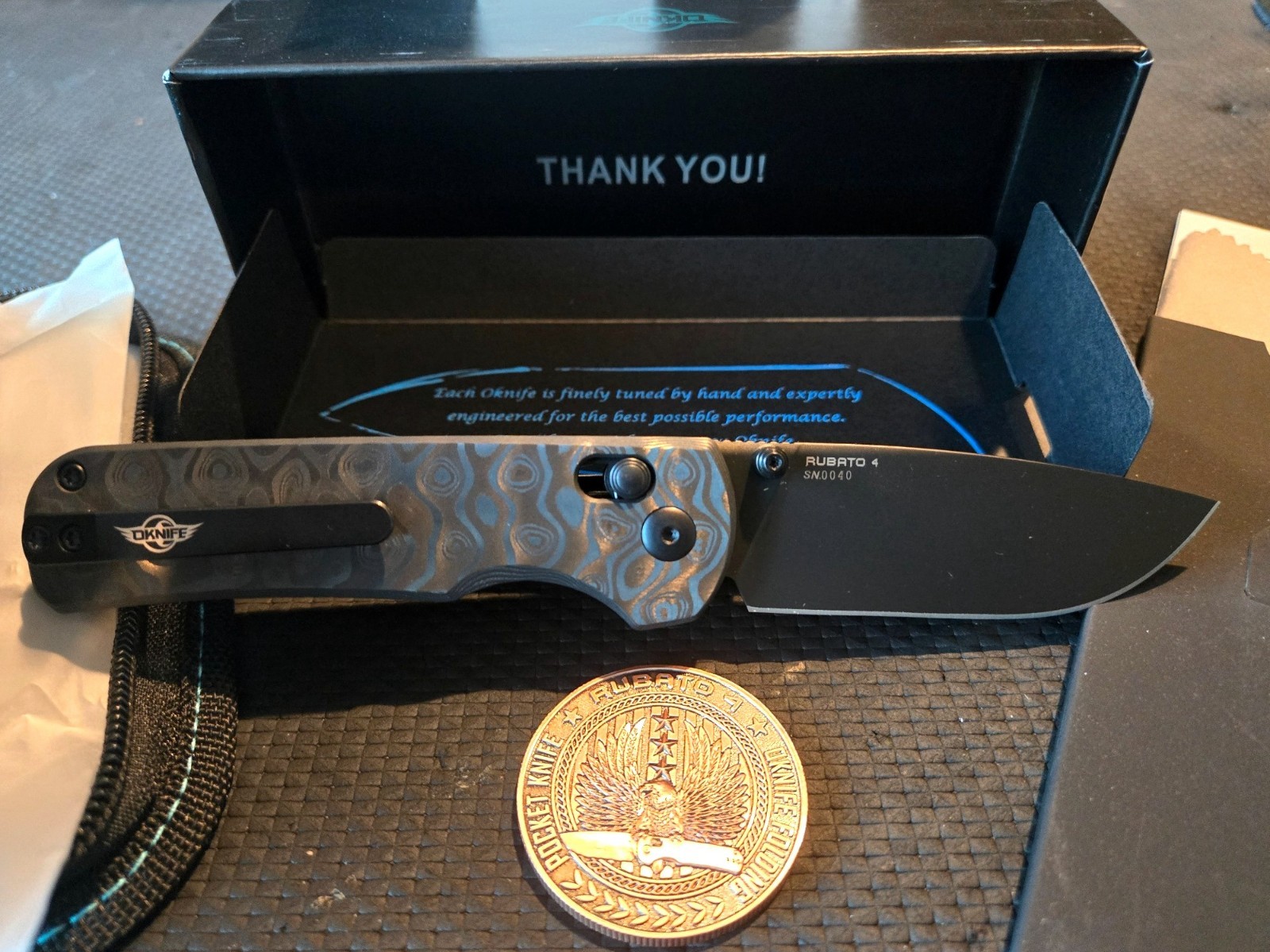 Oknife Rubato 4 Carbon Fiber CPM-S35VN Rail Lock LNIB SN 0040 w/Coin Oknife Rubato 4 Carbon Fiber CPM-S35VN Rail Lock LNIB SN 0040 w/Coin