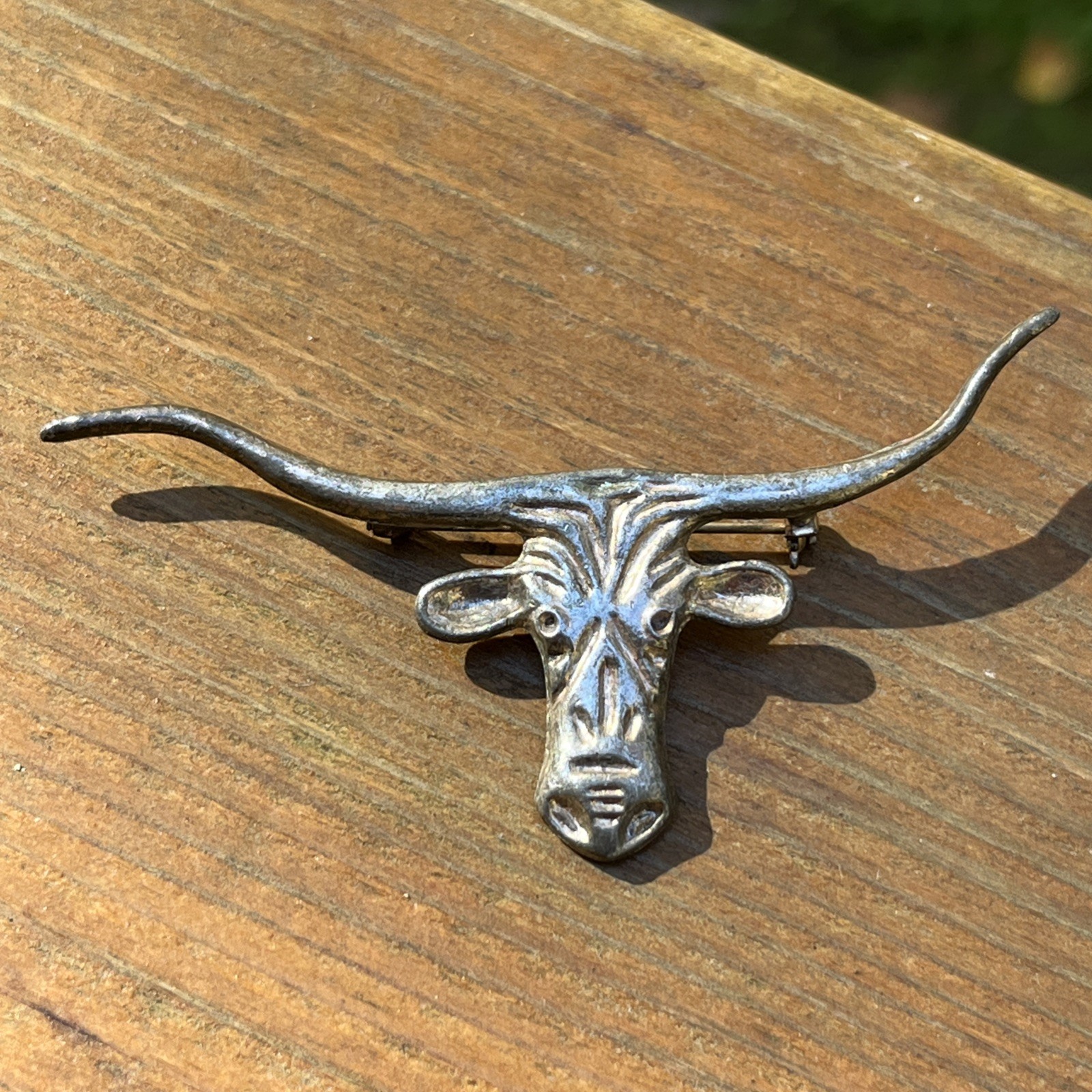 Steer pin vintage old metal bull cow cowboy pinback Western memorabilia, large Steer pin vintage old metal bull cow cowboy pinback Western memorabilia, large