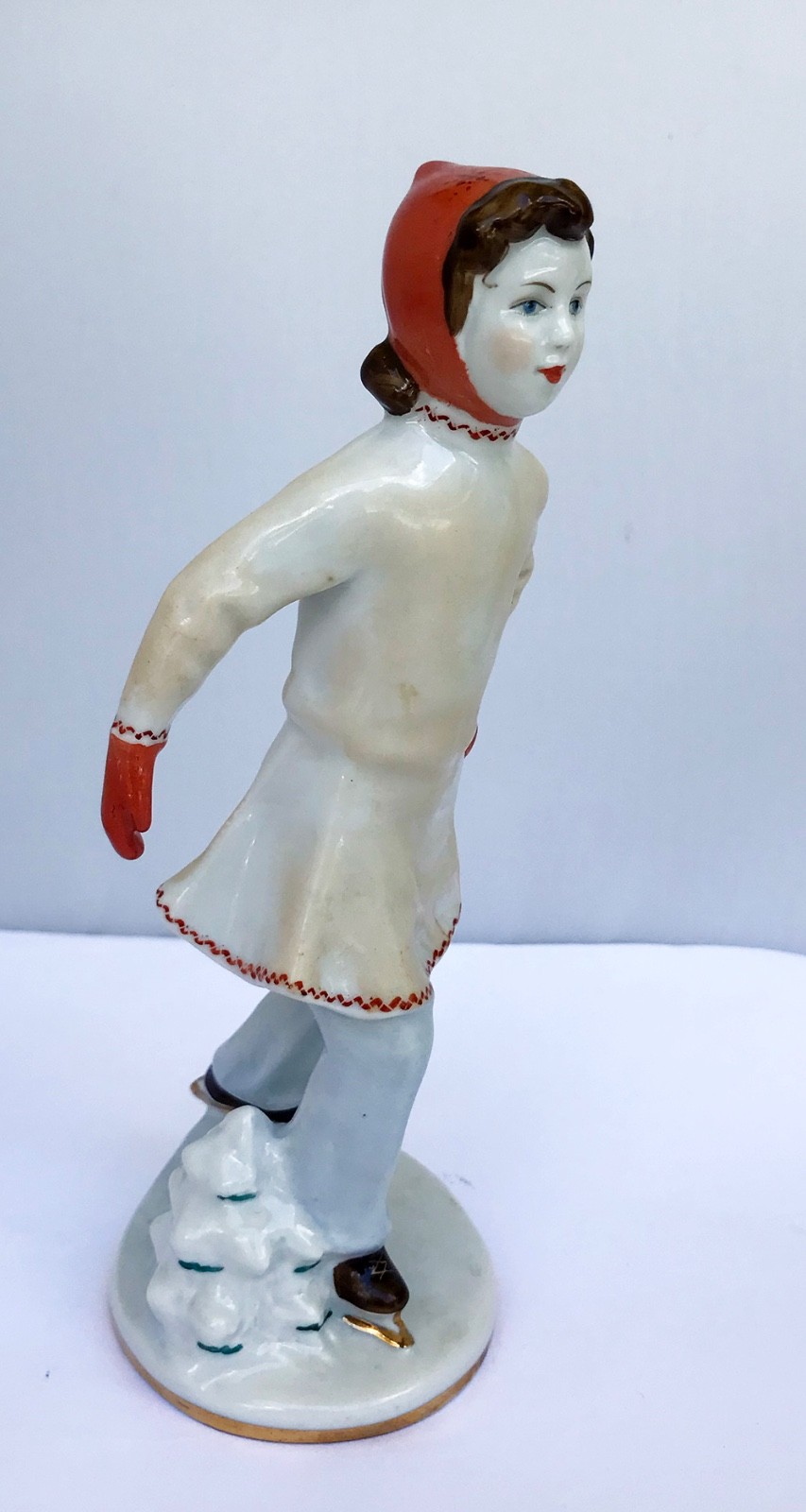VINTAGE USSR LFZ LOMONOSOV PORCELAIN FIGURINE \ VINTAGE USSR LFZ LOMONOSOV PORCELAIN FIGURINE \