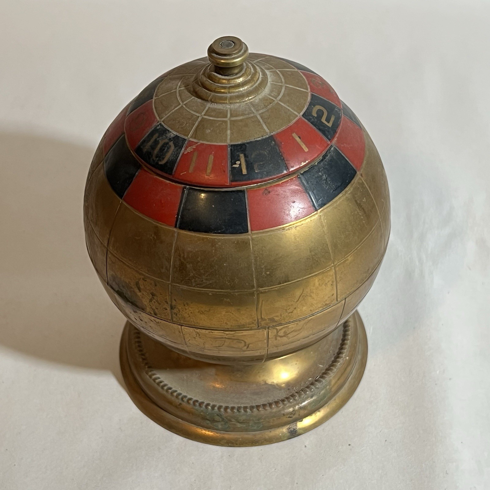 MID CENTURY MODERN VINTAGE BRASS TONE GLOBE ROULETTE CIGARETTE HOLDER CASE
