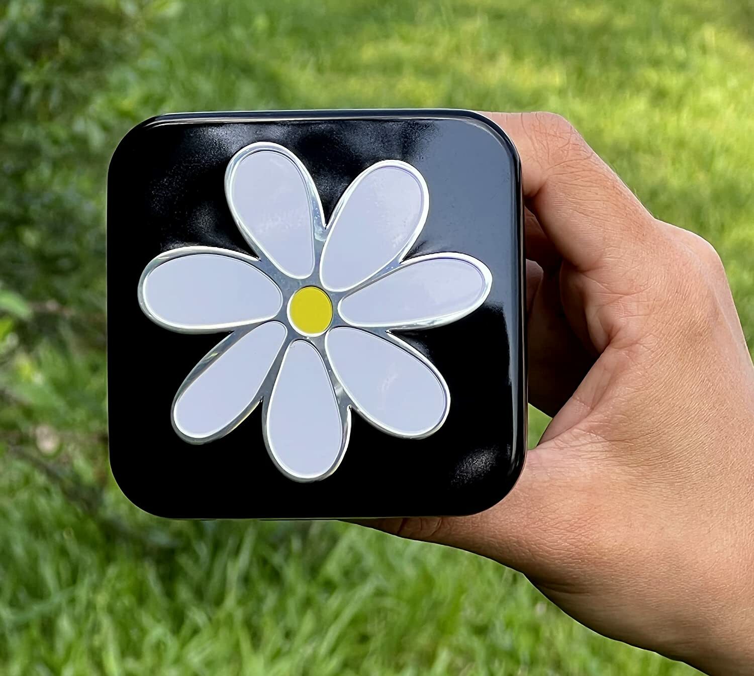 White Chamomile Flower Trailer Hitch Cover Plug Insert (Fits 1.25