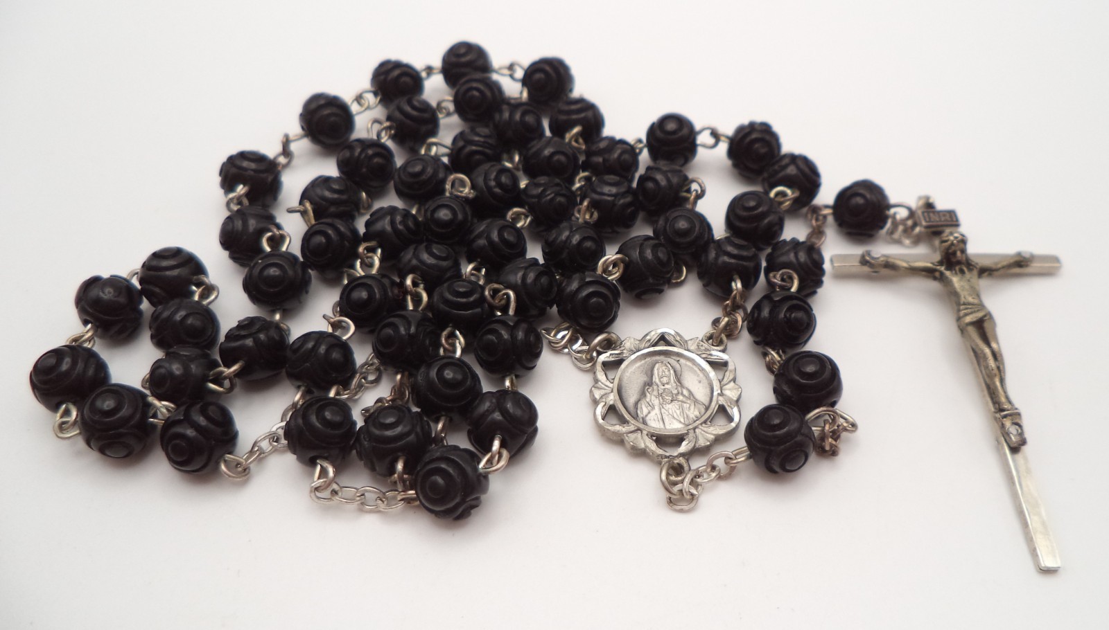 Vintage Chapel Sterling Silver Black Carved Rosebud Glass Bead Rosary Italy 20\ Vintage Chapel Sterling Silver Black Carved Rosebud Glass Bead Rosary Italy 20\