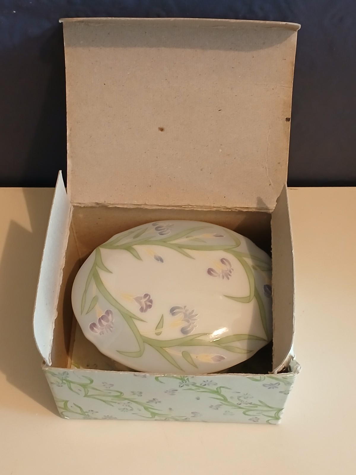 VINTAGE 70s JAPANESE SPRINGTIME  PORCELAIN OVAL AQUATIC FLORAL TRINKET BOX  NIB