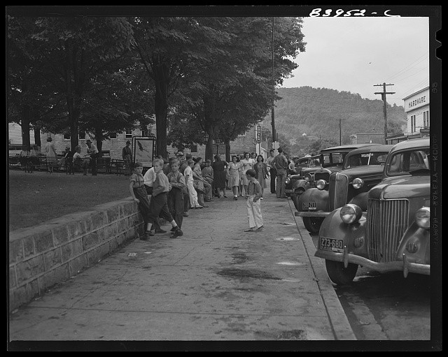 Photo:Summersville West Virginia 1942 children street cars downtown