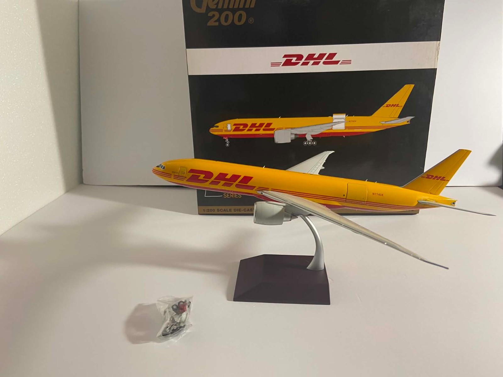 Gemini 200 DHL item # G2DHL952 Boeing 777F 1:200