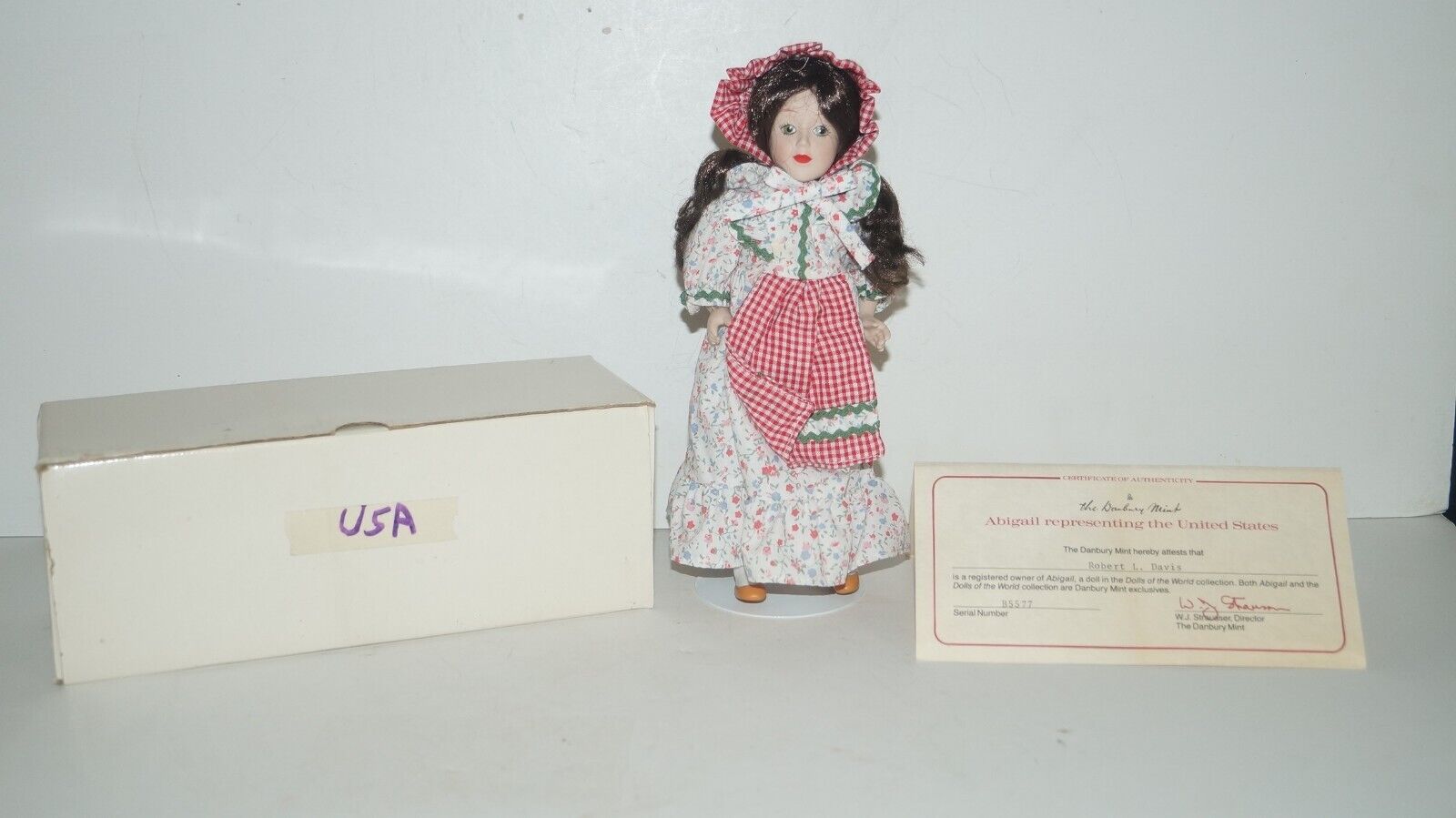 DOLLS OF THE WORLD ABIIGAIL Representing USA 9\