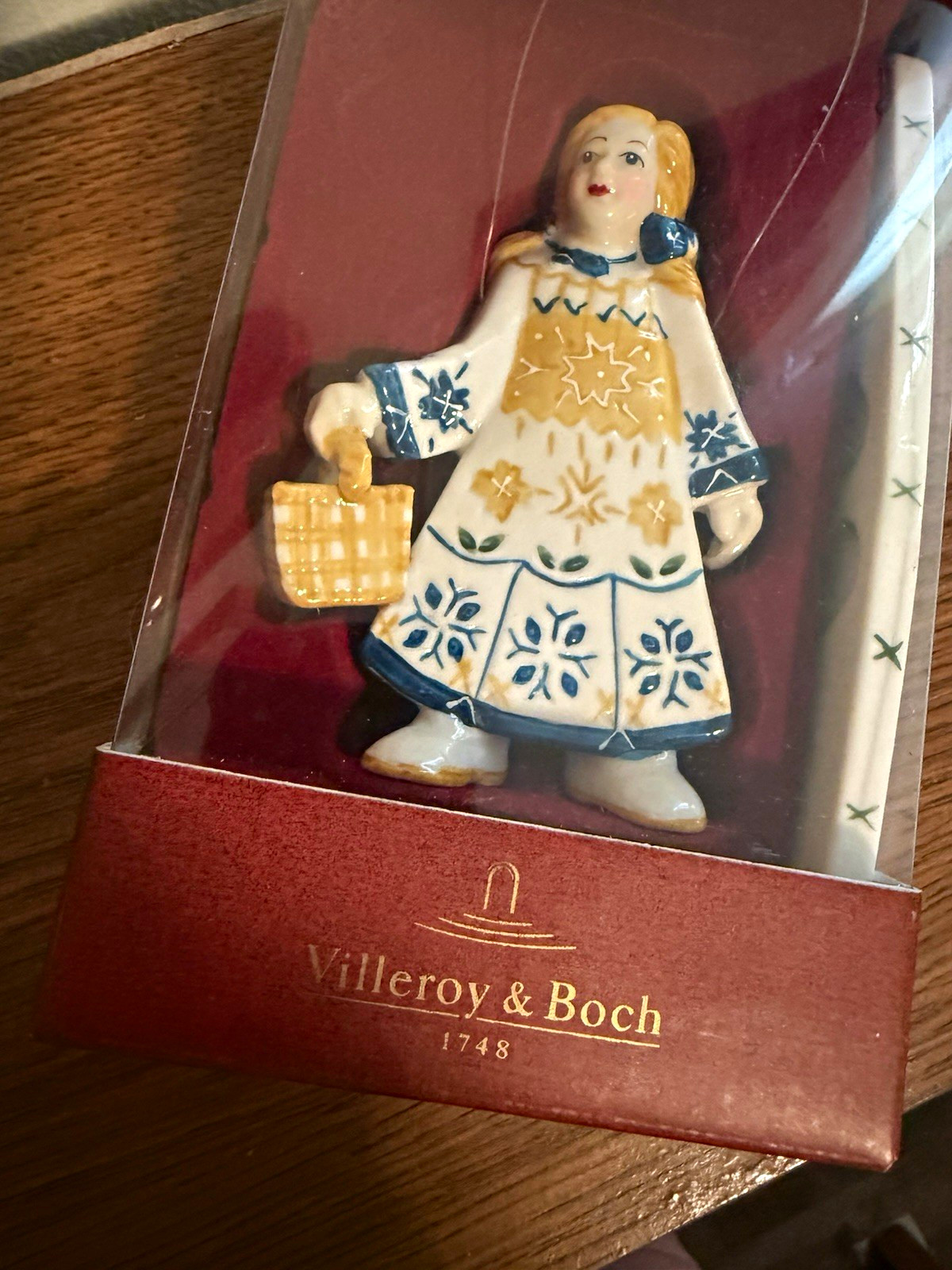 Villeroy & Boch Porcelain Girl Figurine w Basket Floral Glazed Boxed